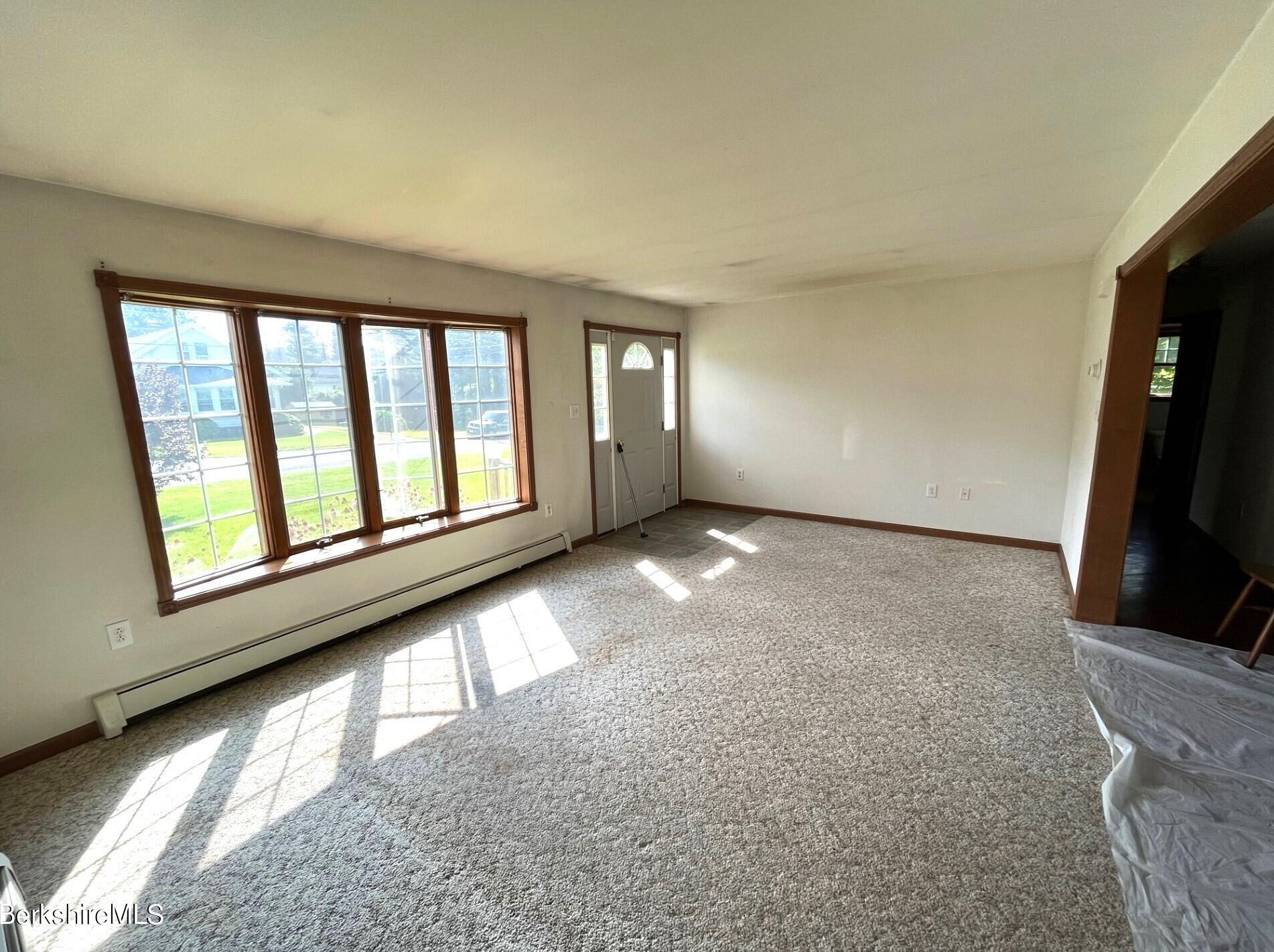 75 Clarendon St, Pittsfield MA 01201-2512 exterior