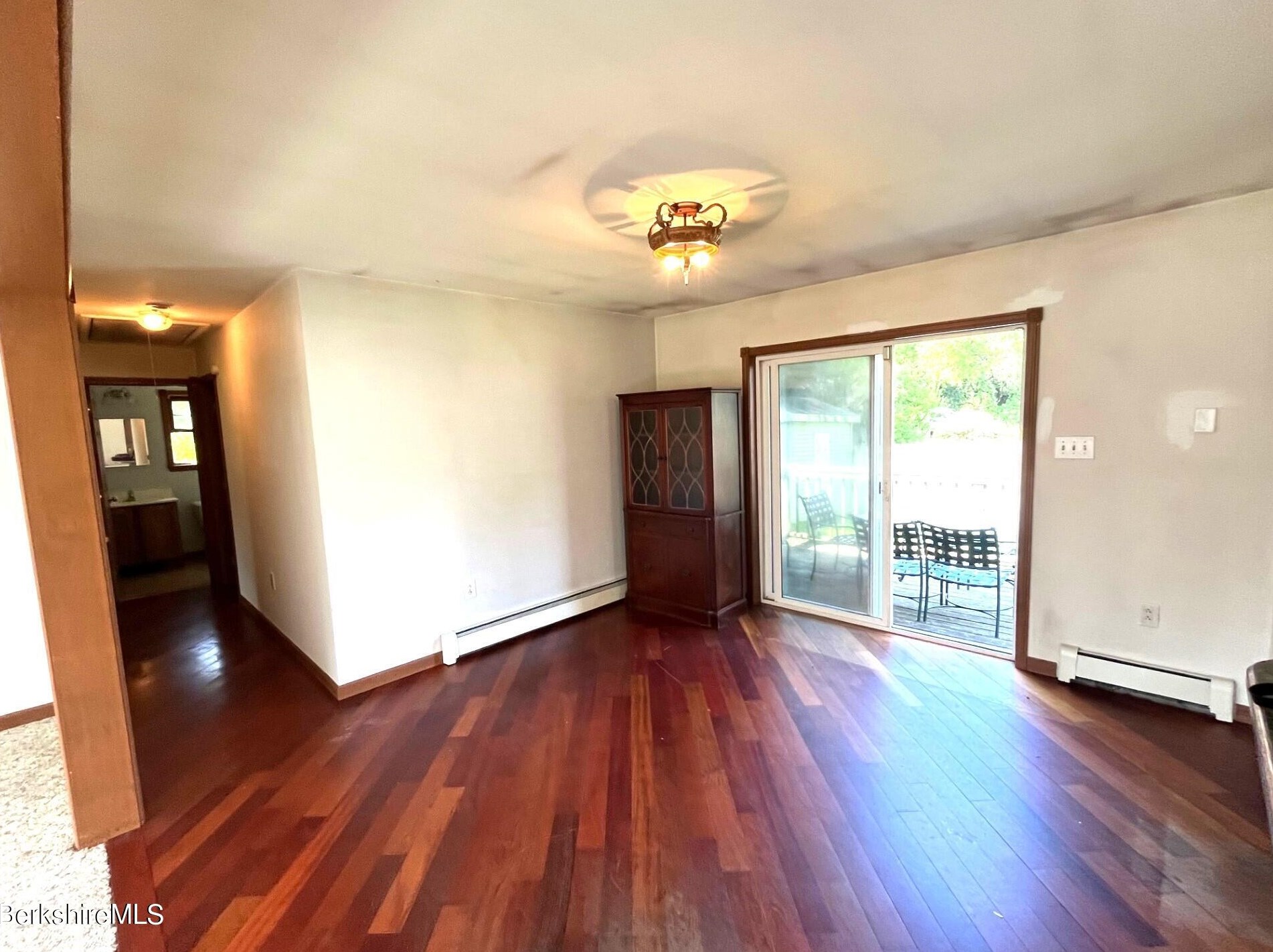 75 Clarendon St, Pittsfield MA 01201-2512 exterior