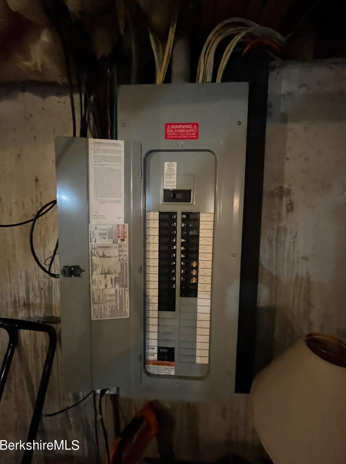 75 Clarendon St, Pittsfield MA 01201-2512 exterior