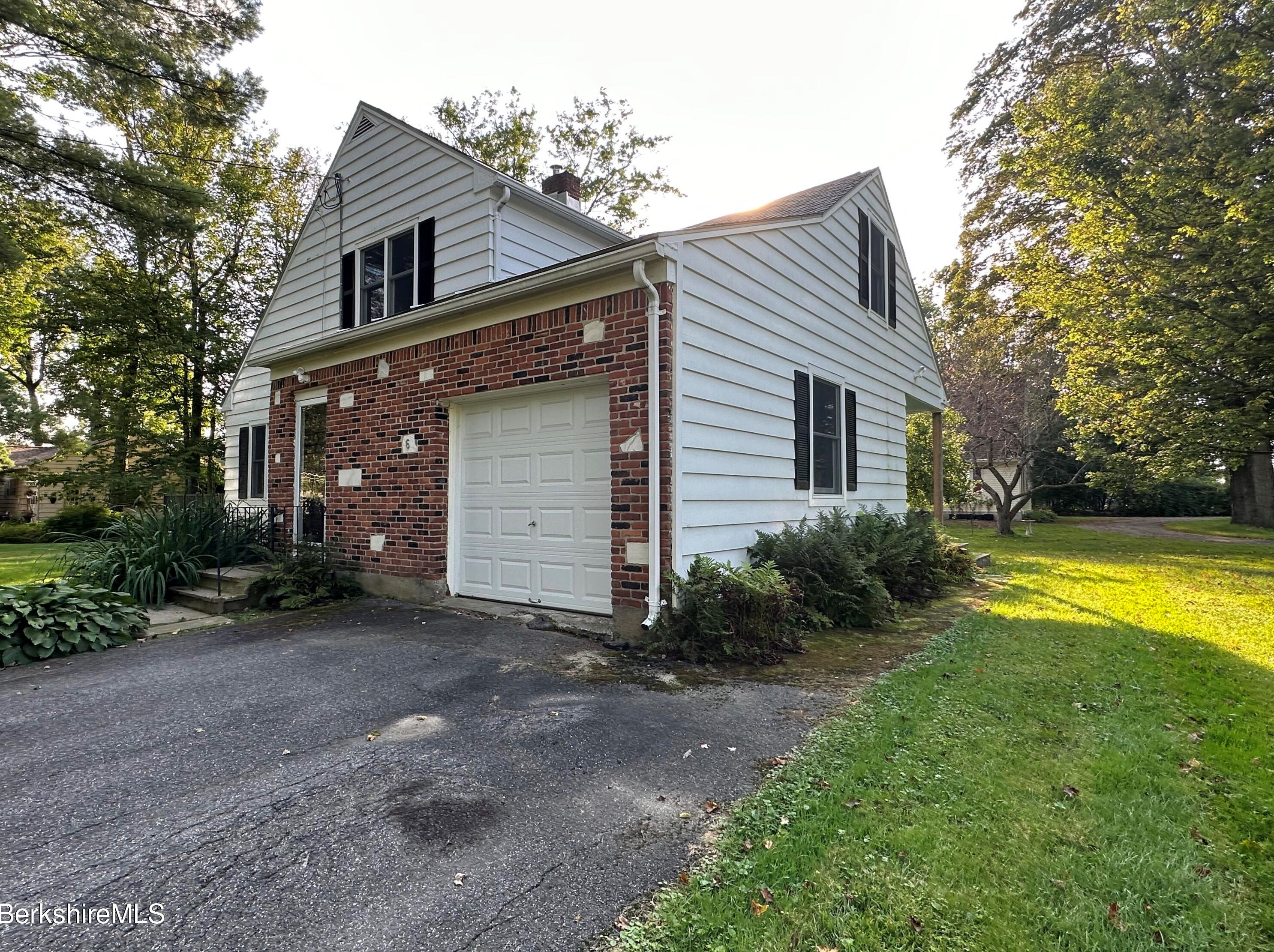 6 Mountain Dr, Pittsfield, MA