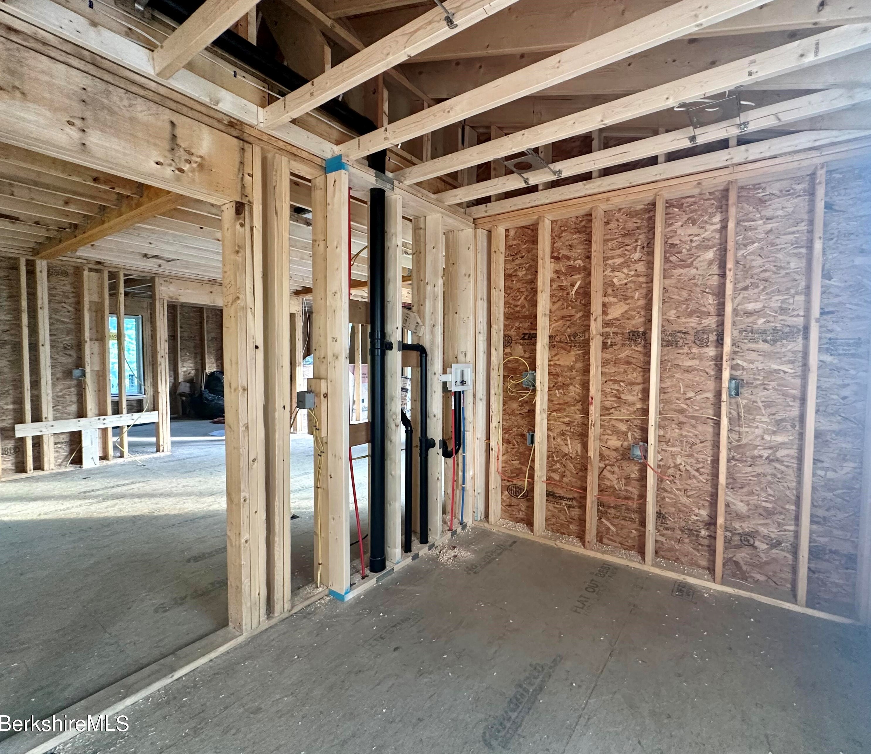 55 Revilla Ter, Pittsfield MA 01201-6426 exterior