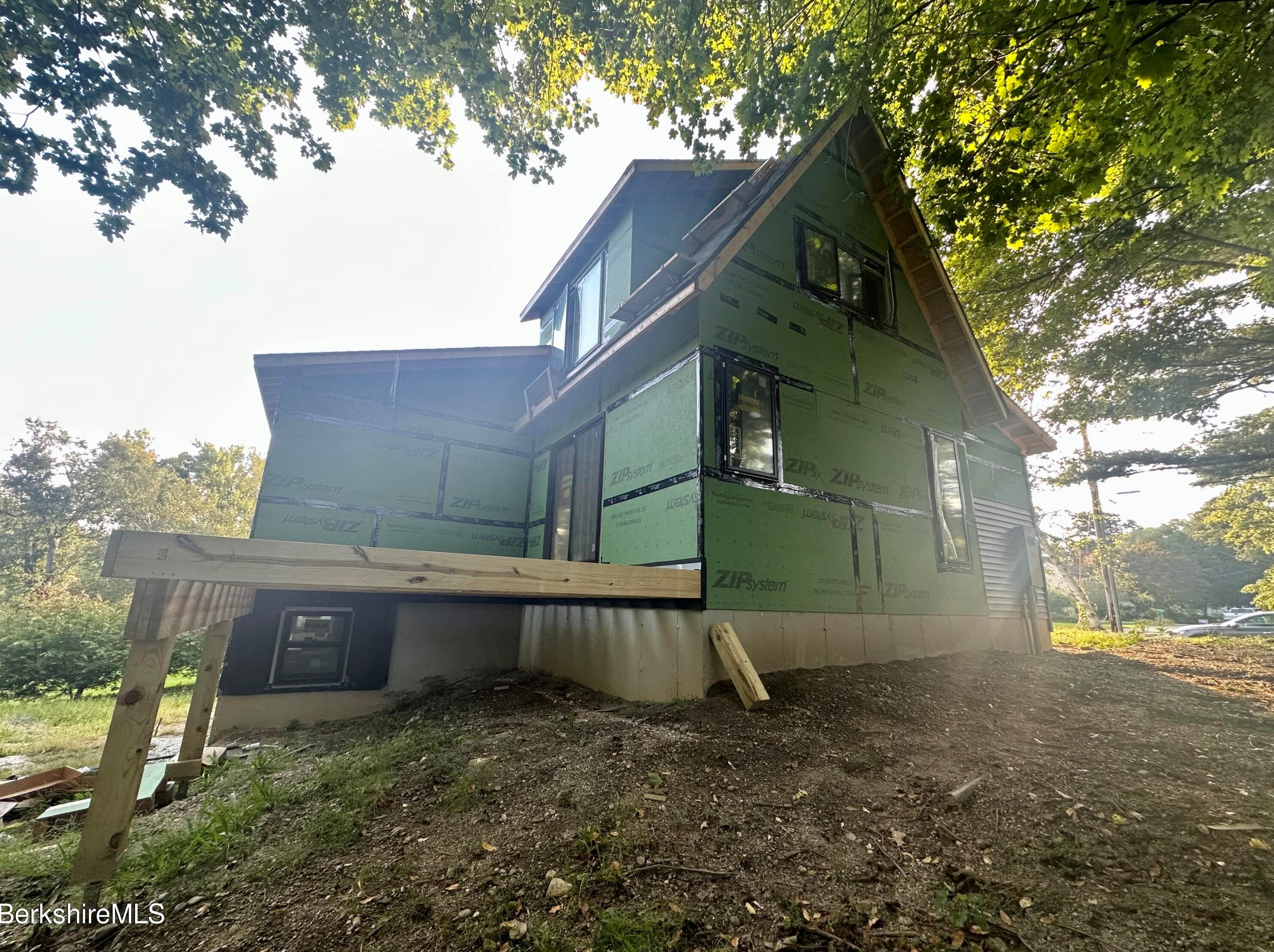 55 Revilla Ter, Pittsfield MA 01201-6426 exterior