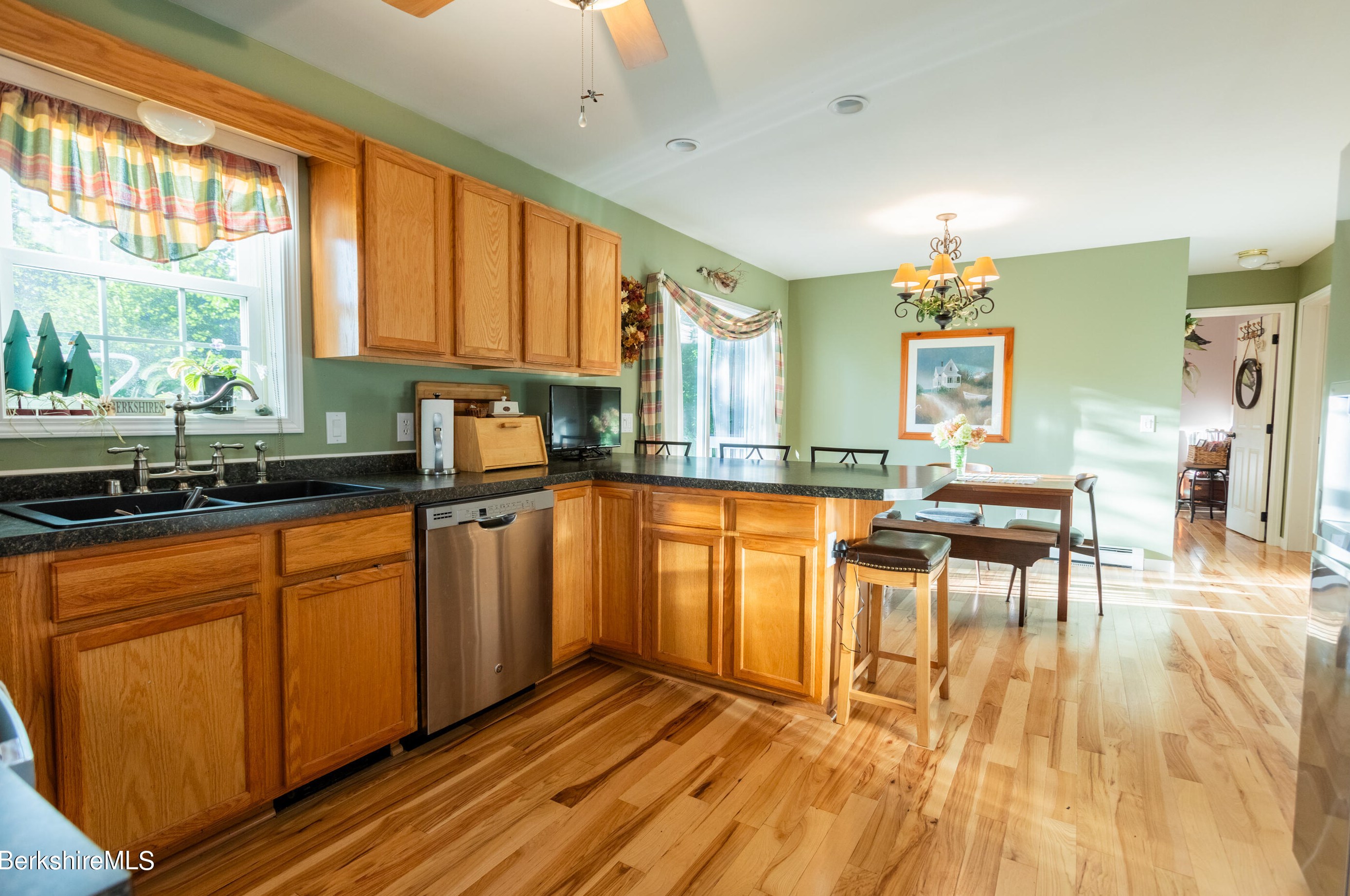 155 Scammell Ave, Pittsfield MA  01201-3435 exterior