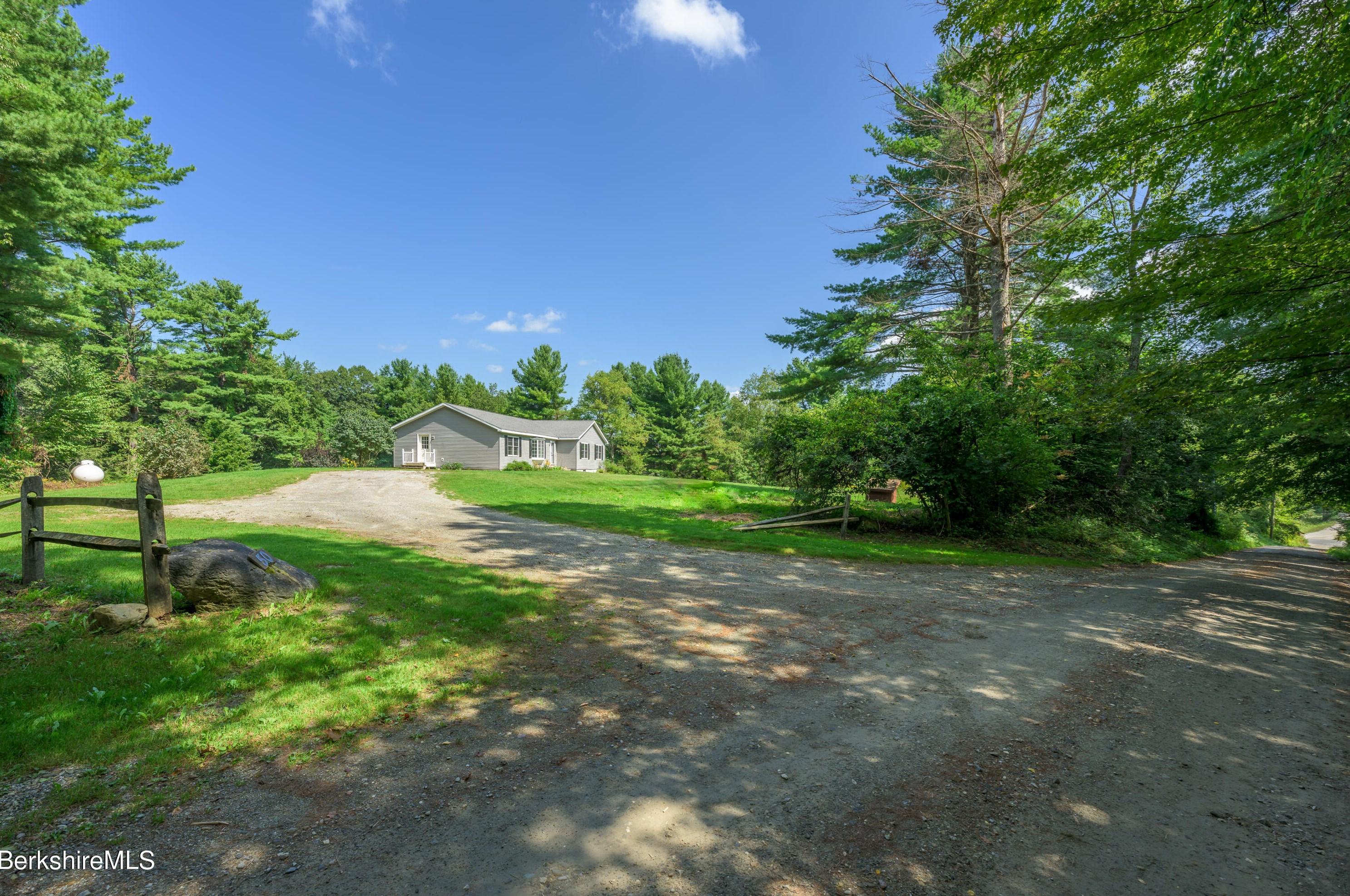 50 Branch Farm Rd, Pittsfield, MA 01202 exterior