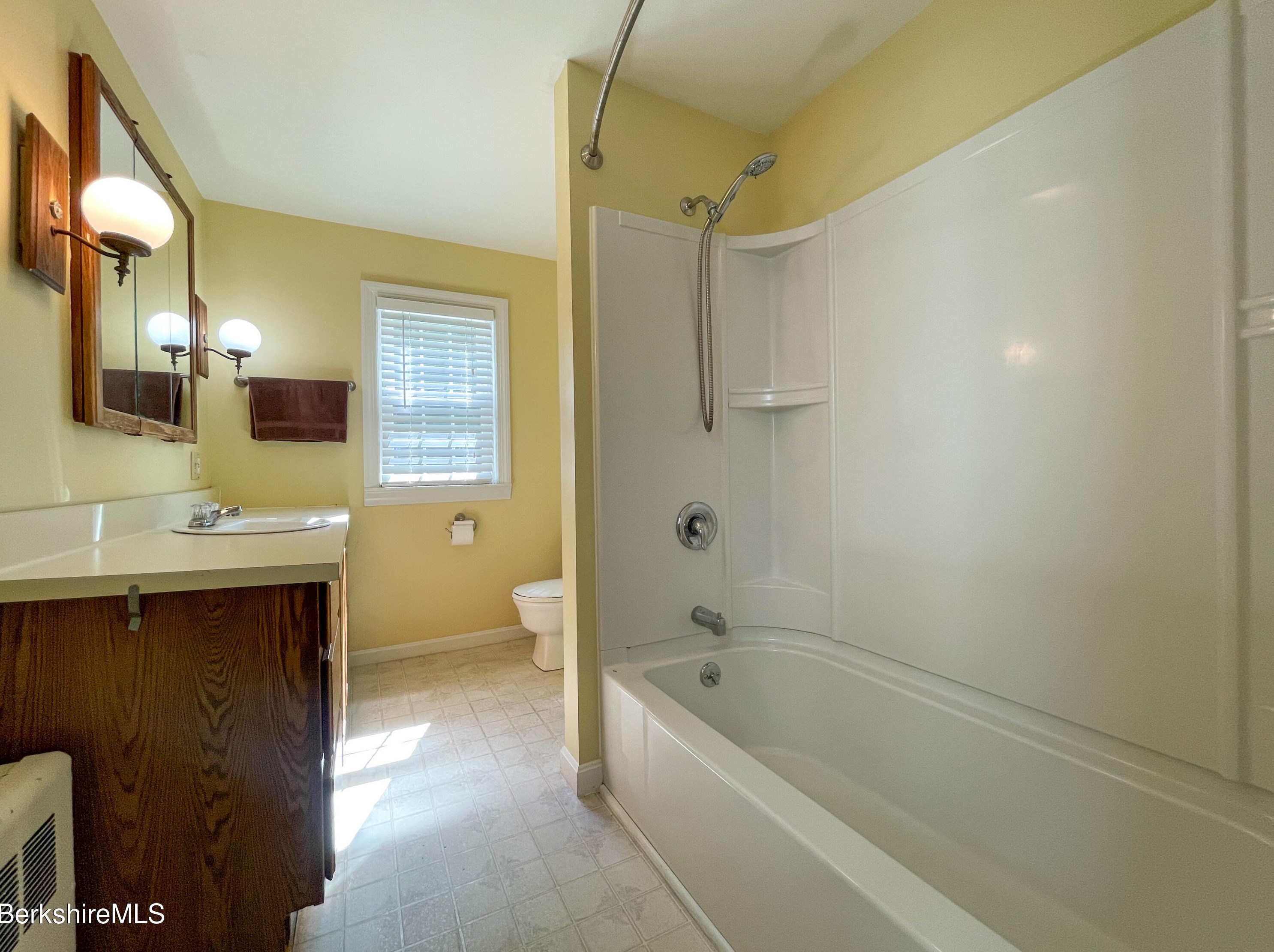 316 Connecticut Ave, Pittsfield MA 01201-3607 exterior