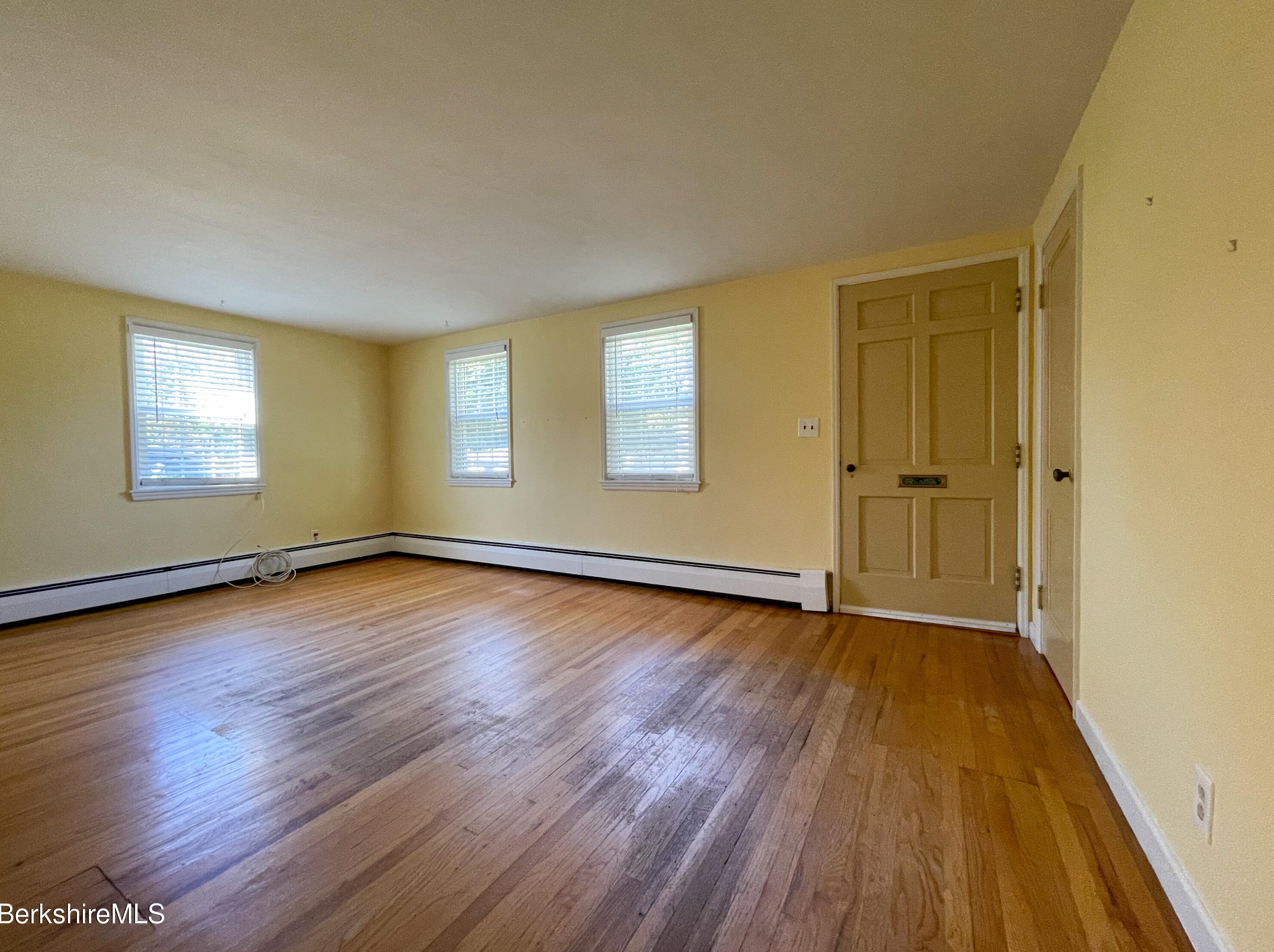 316 Connecticut Ave, Pittsfield MA 01201-3607 exterior