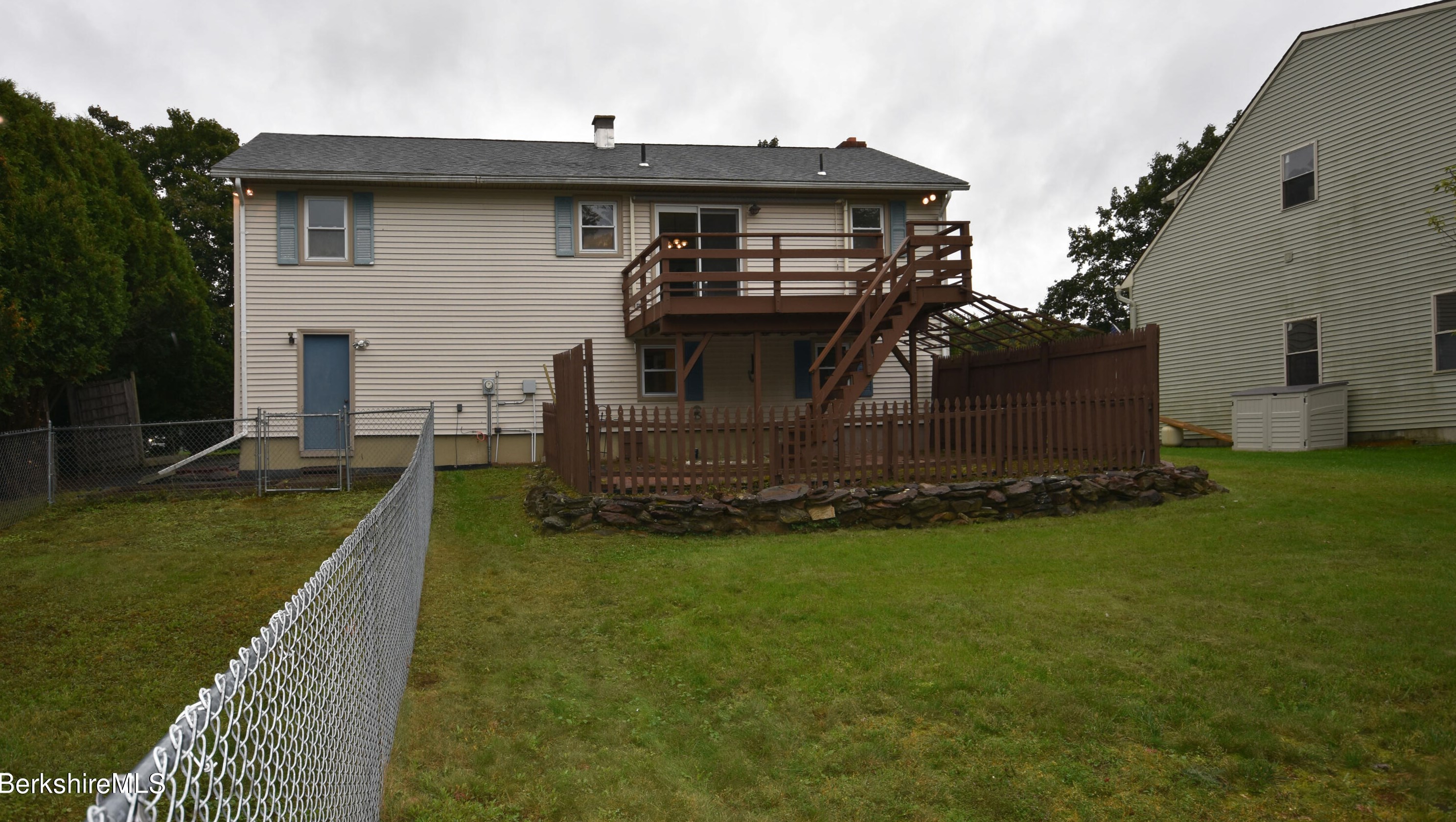 12 Winesap Rd, Pittsfield MA 01201-3835 exterior