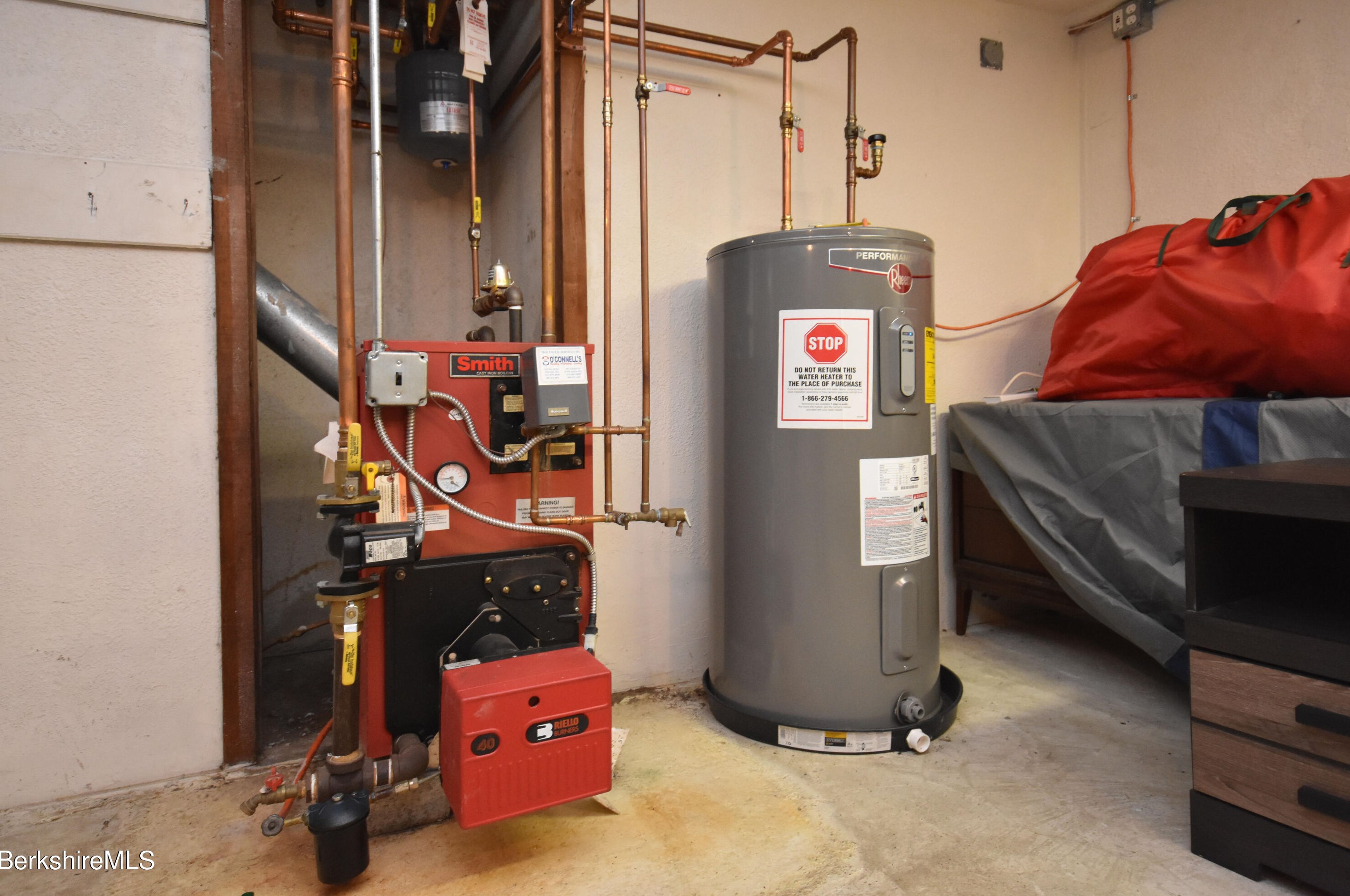 12 Winesap Rd, Pittsfield MA 01201-3835 exterior