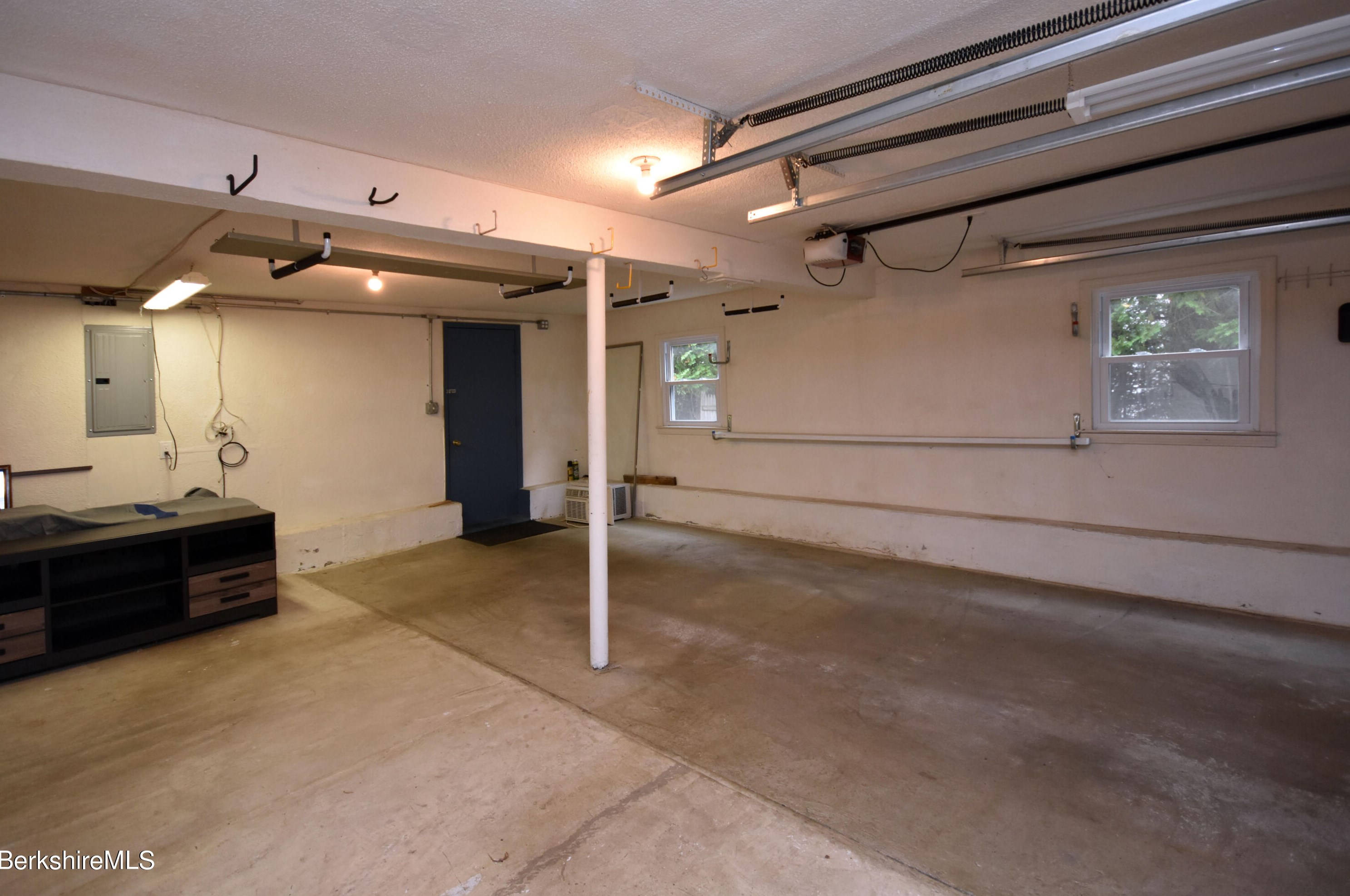 12 Winesap Rd, Pittsfield MA 01201-3835 exterior