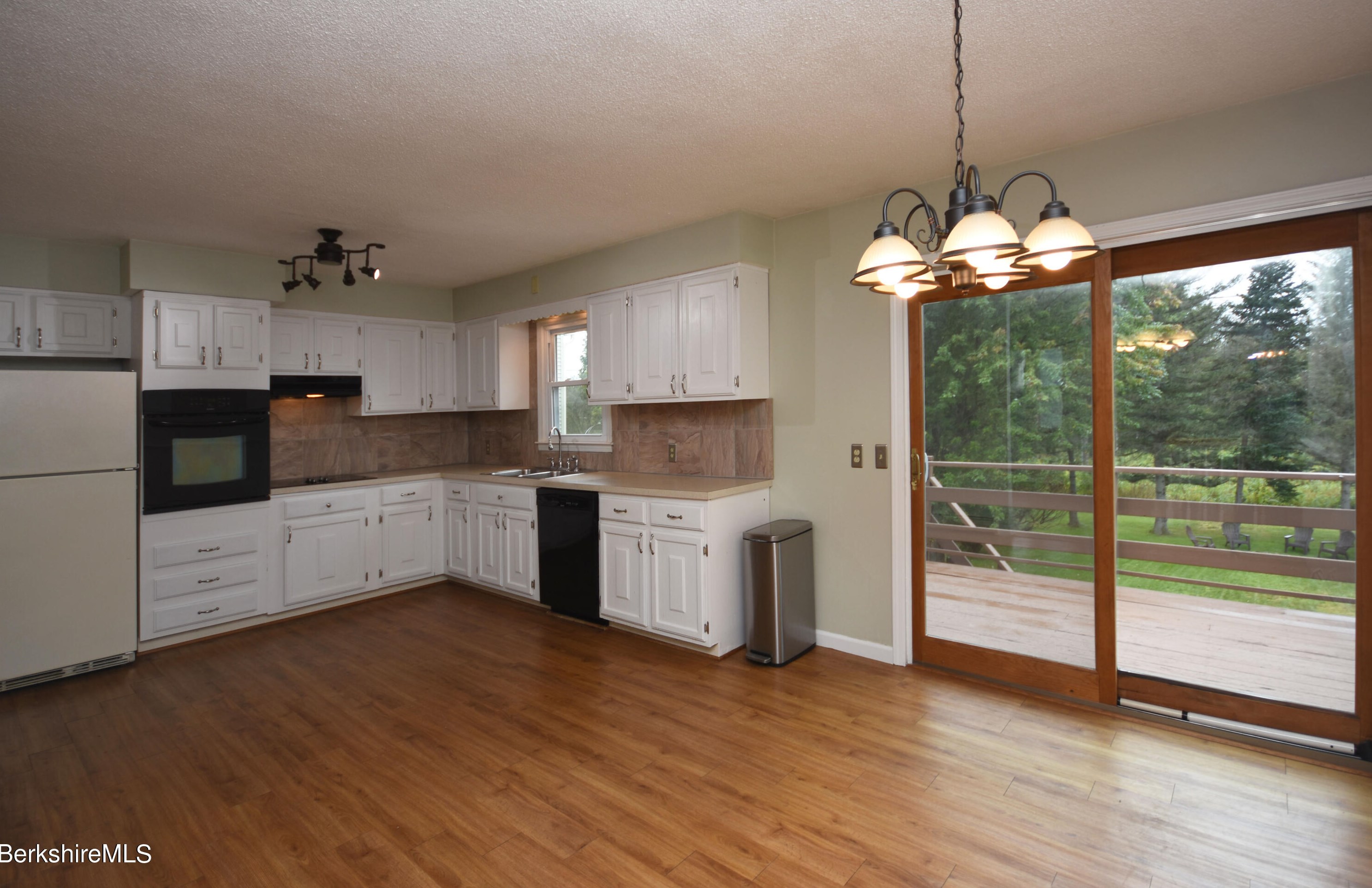 12 Winesap Rd, Pittsfield MA 01201-3835 exterior