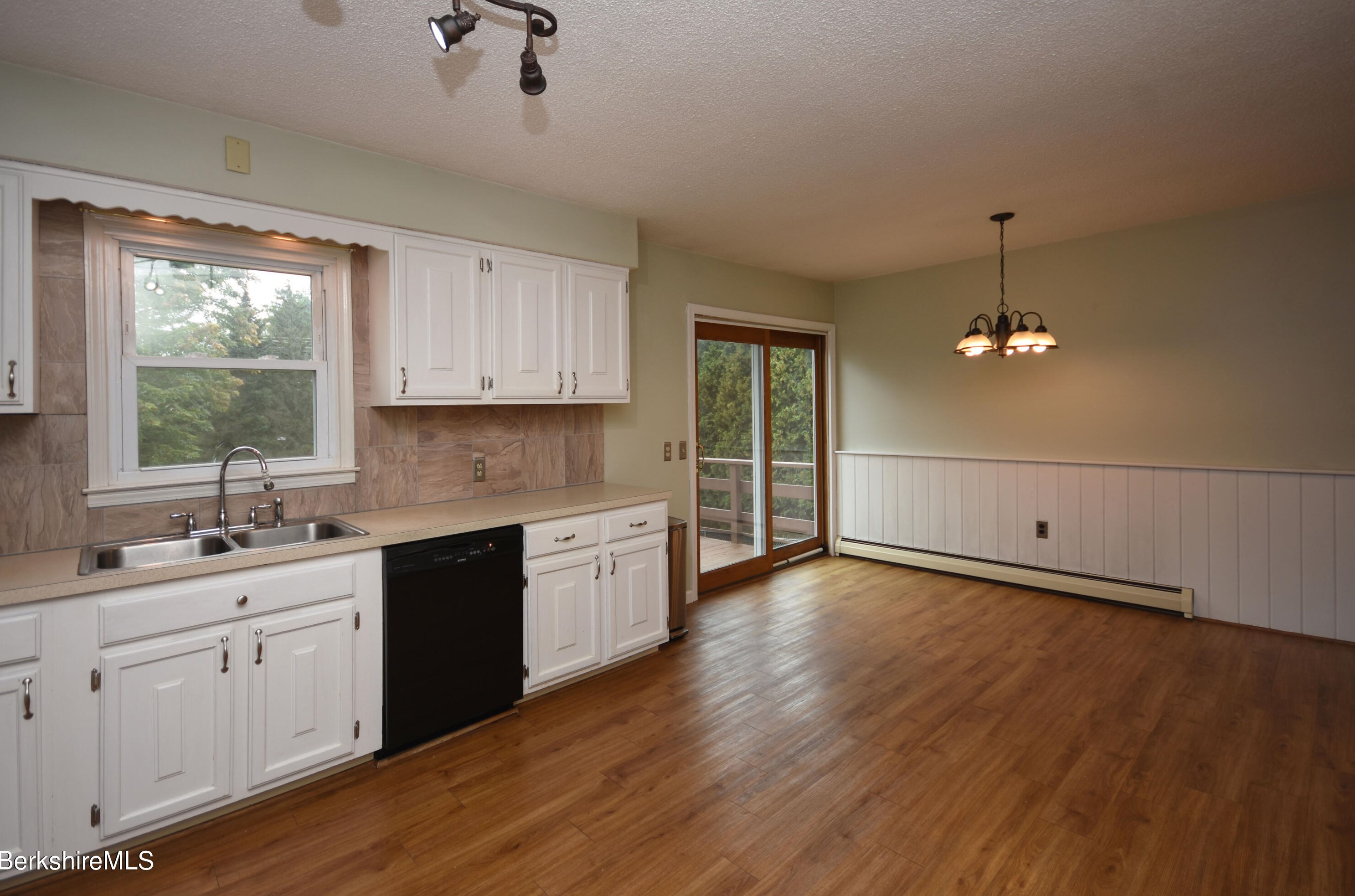 12 Winesap Rd, Pittsfield MA 01201-3835 exterior