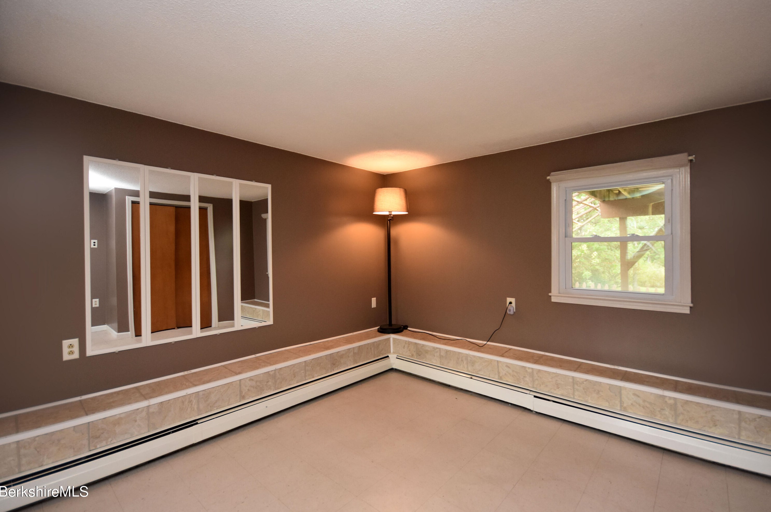 12 Winesap Rd, Pittsfield MA 01201-3835 exterior