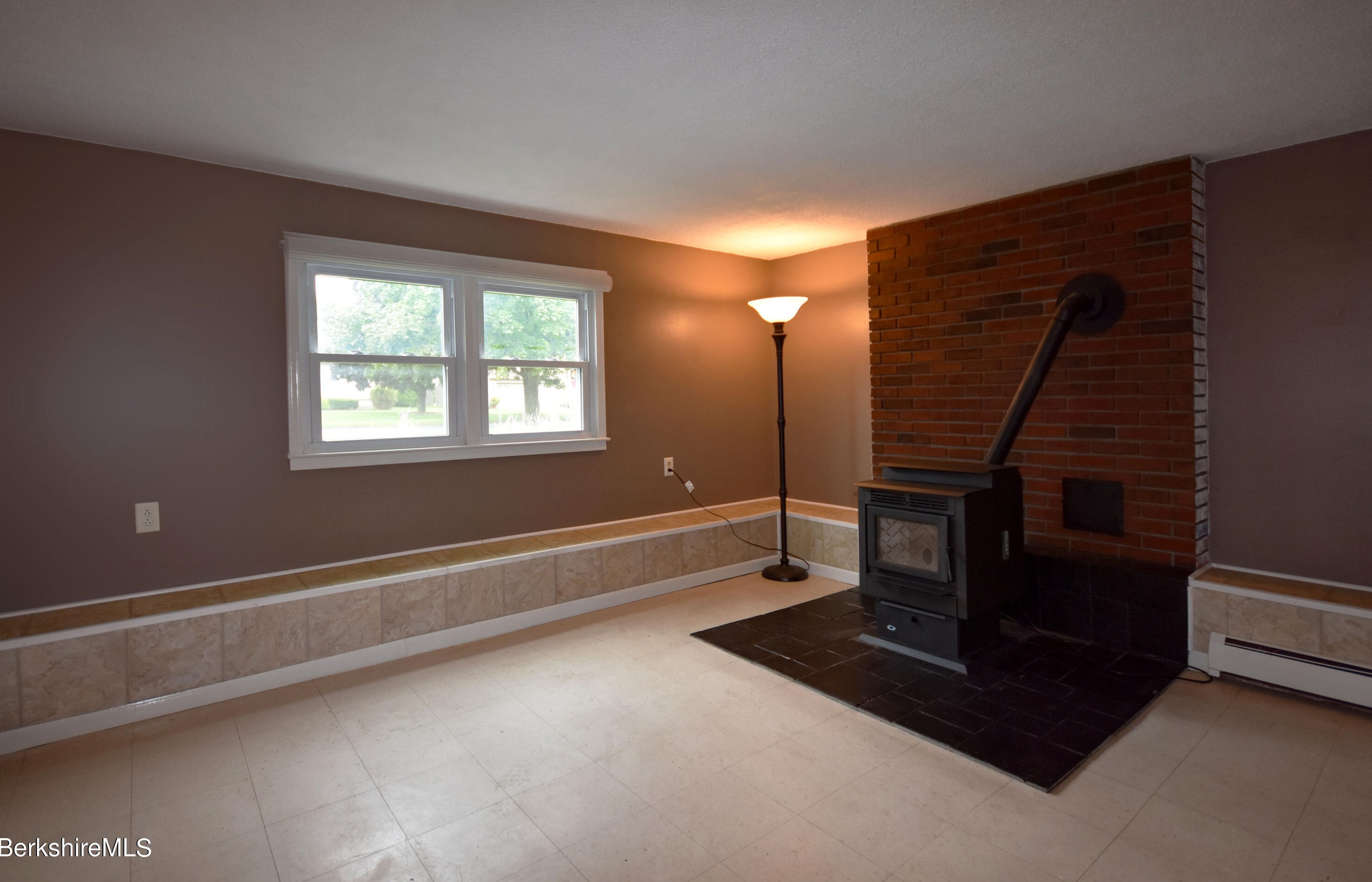 12 Winesap Rd, Pittsfield MA 01201-3835 exterior