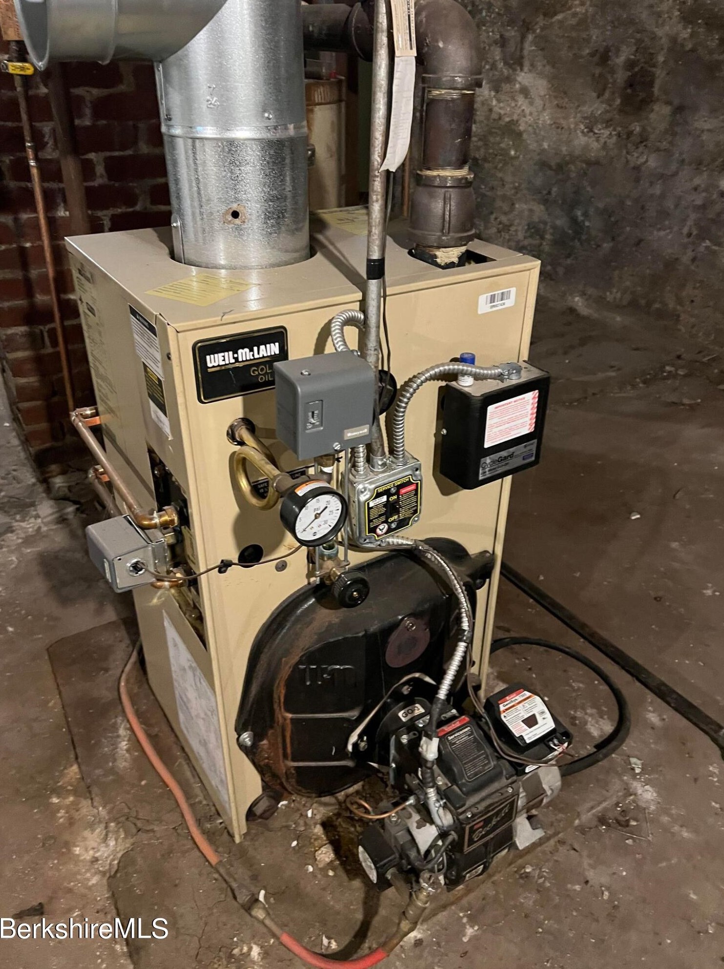 14 Marcella Ave, Pittsfield MA  01201-5611 exterior