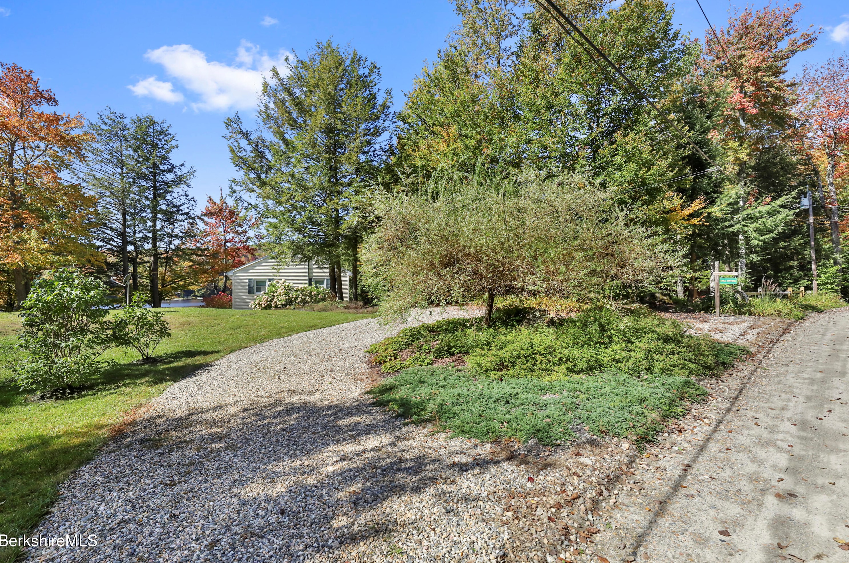 302 Sherwood Dr, Becket, MA 01223 exterior