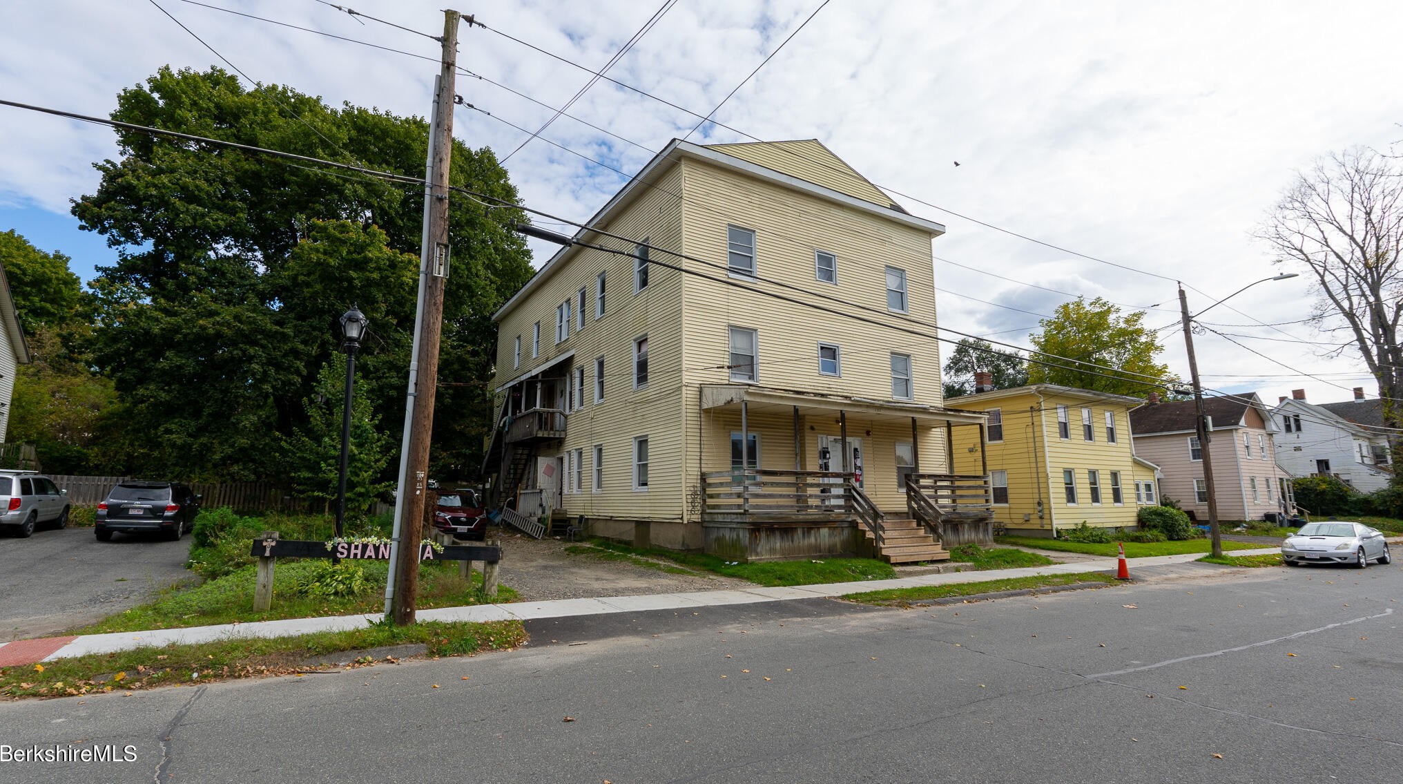 202 Dewey Ave, Pittsfield MA  01201-4537 exterior