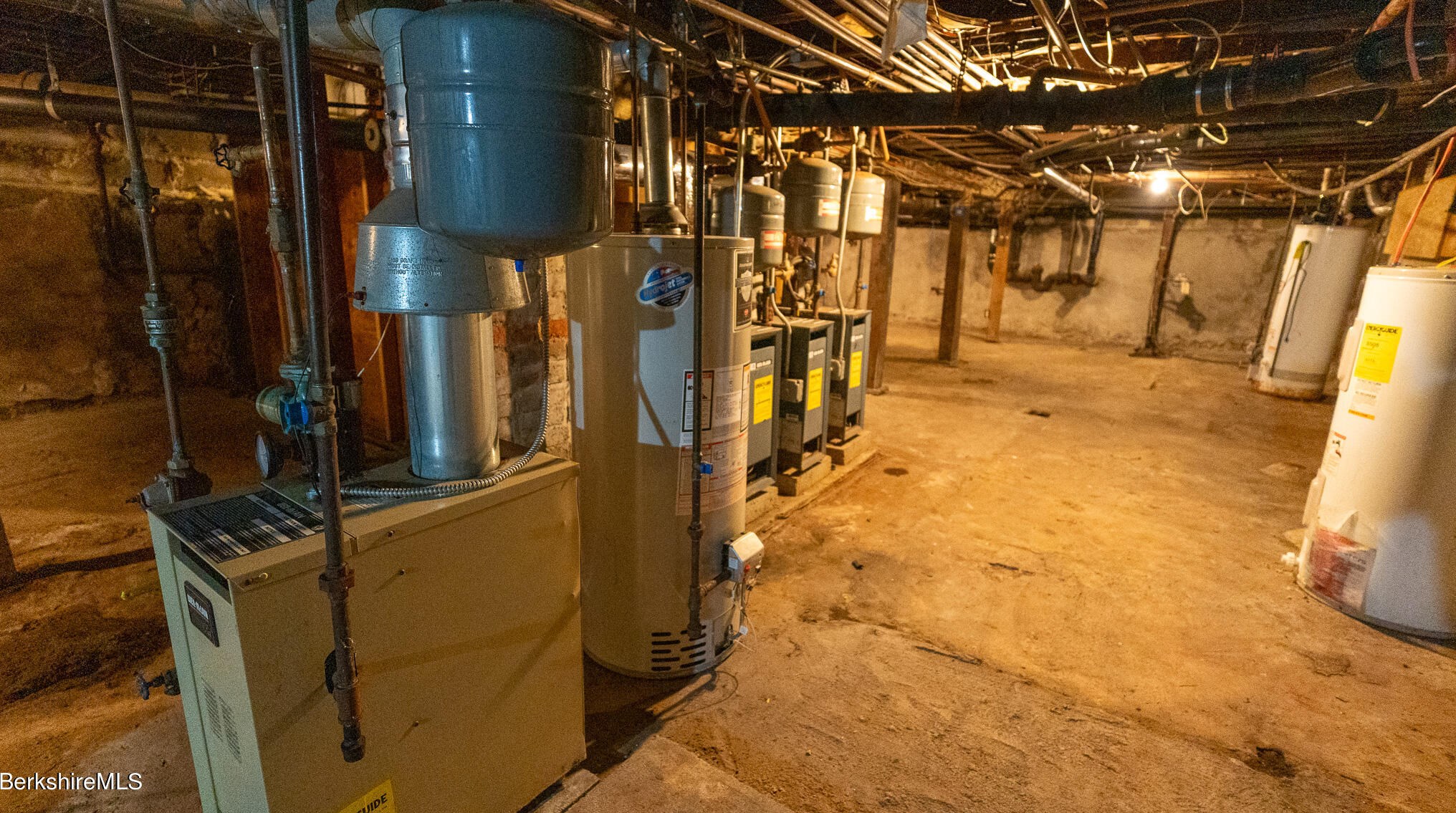 95 Dalton Ave, Pittsfield MA 01201-3501 exterior