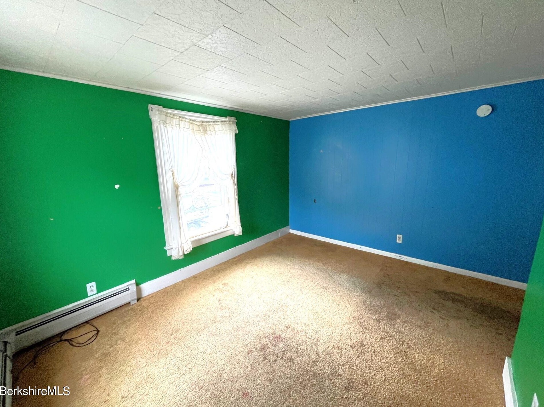 11 Goodrich St, Clarksburg MA 01247-3327 exterior