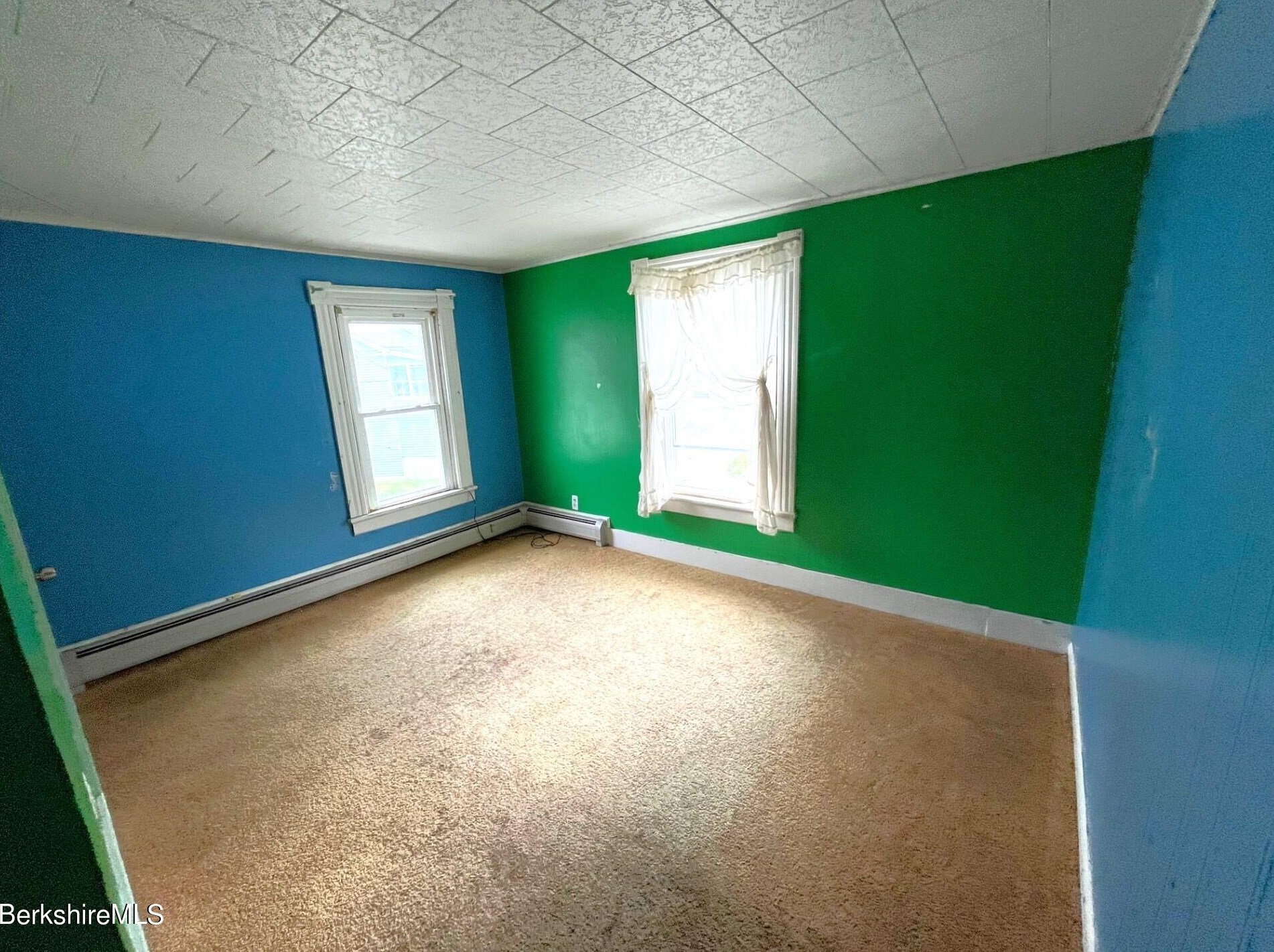 11 Goodrich St, Clarksburg MA 01247-3327 exterior