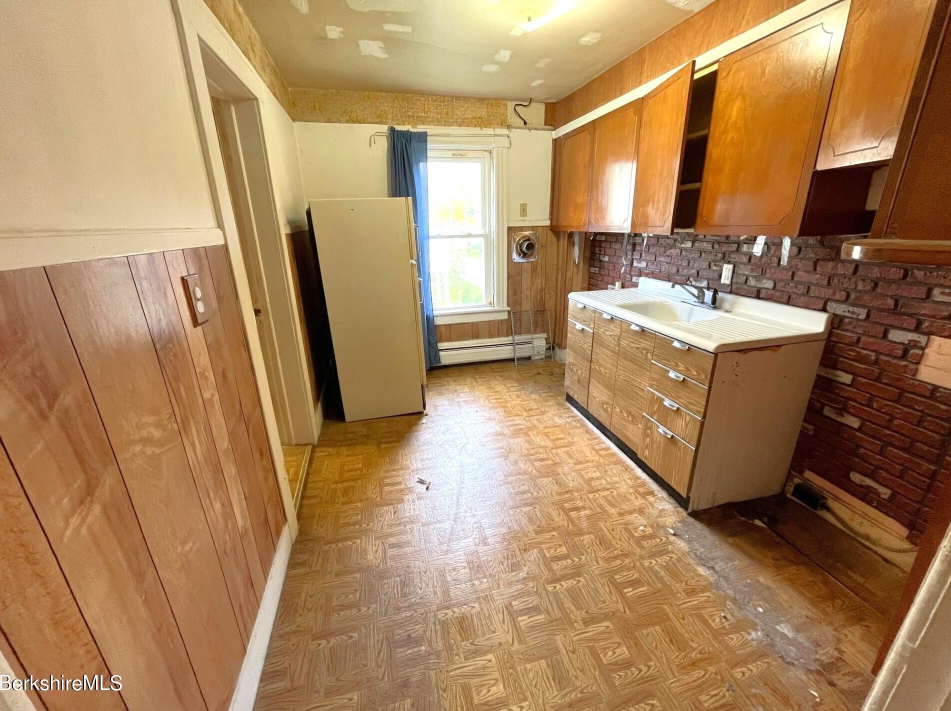 11 Goodrich St, Clarksburg MA 01247-3327 exterior