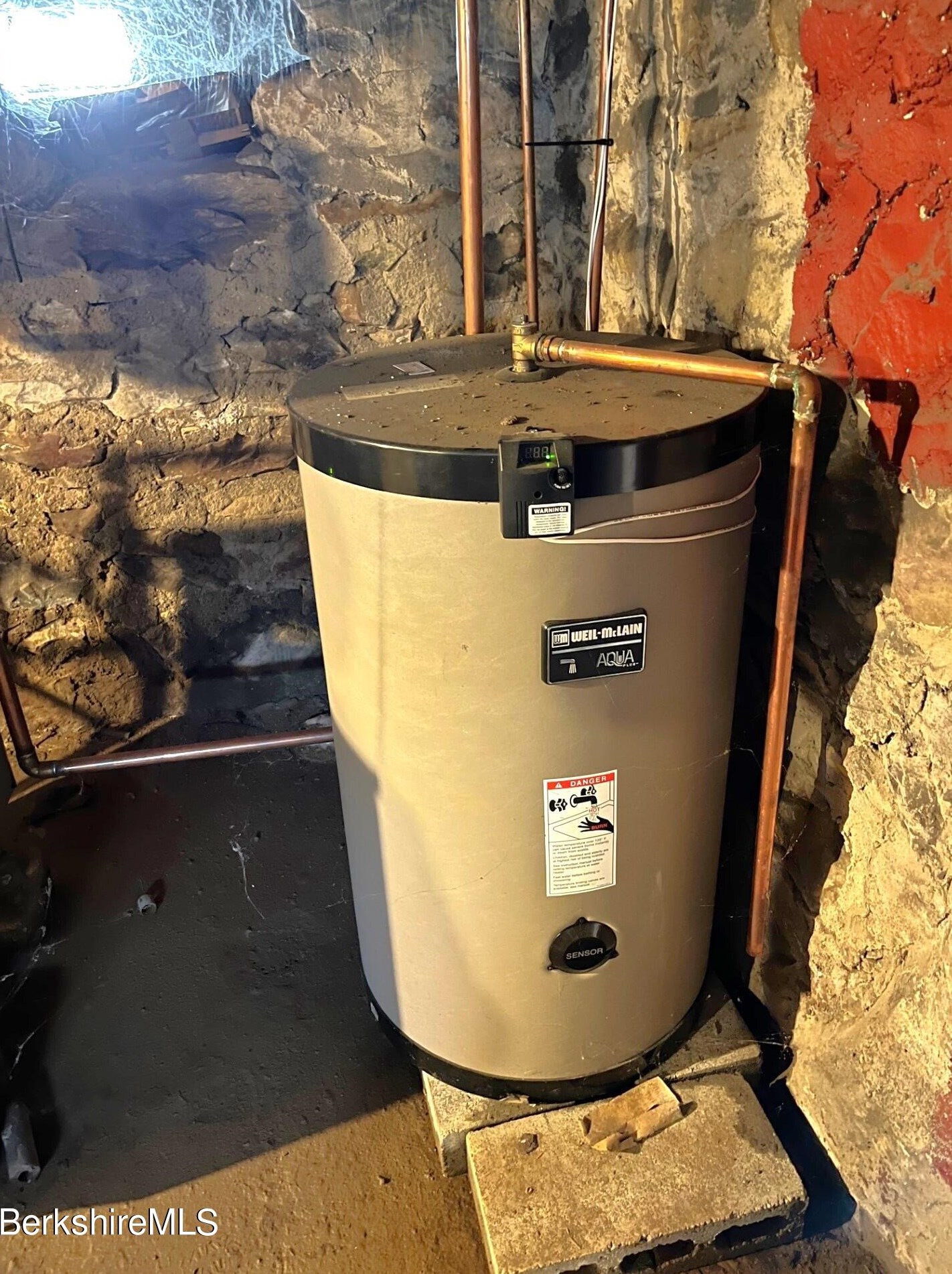 11 Goodrich St, Clarksburg MA 01247-3327 exterior