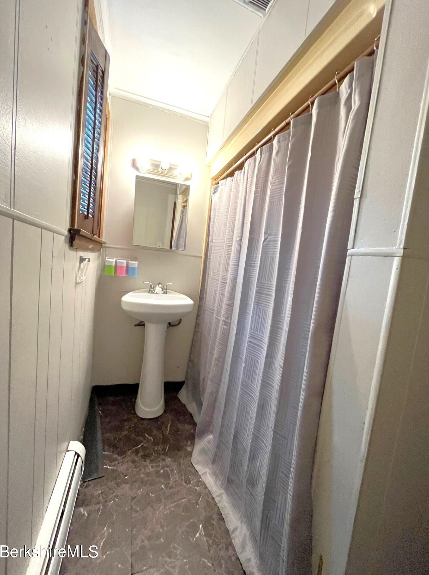 11 Goodrich St, Clarksburg MA 01247-3327 exterior