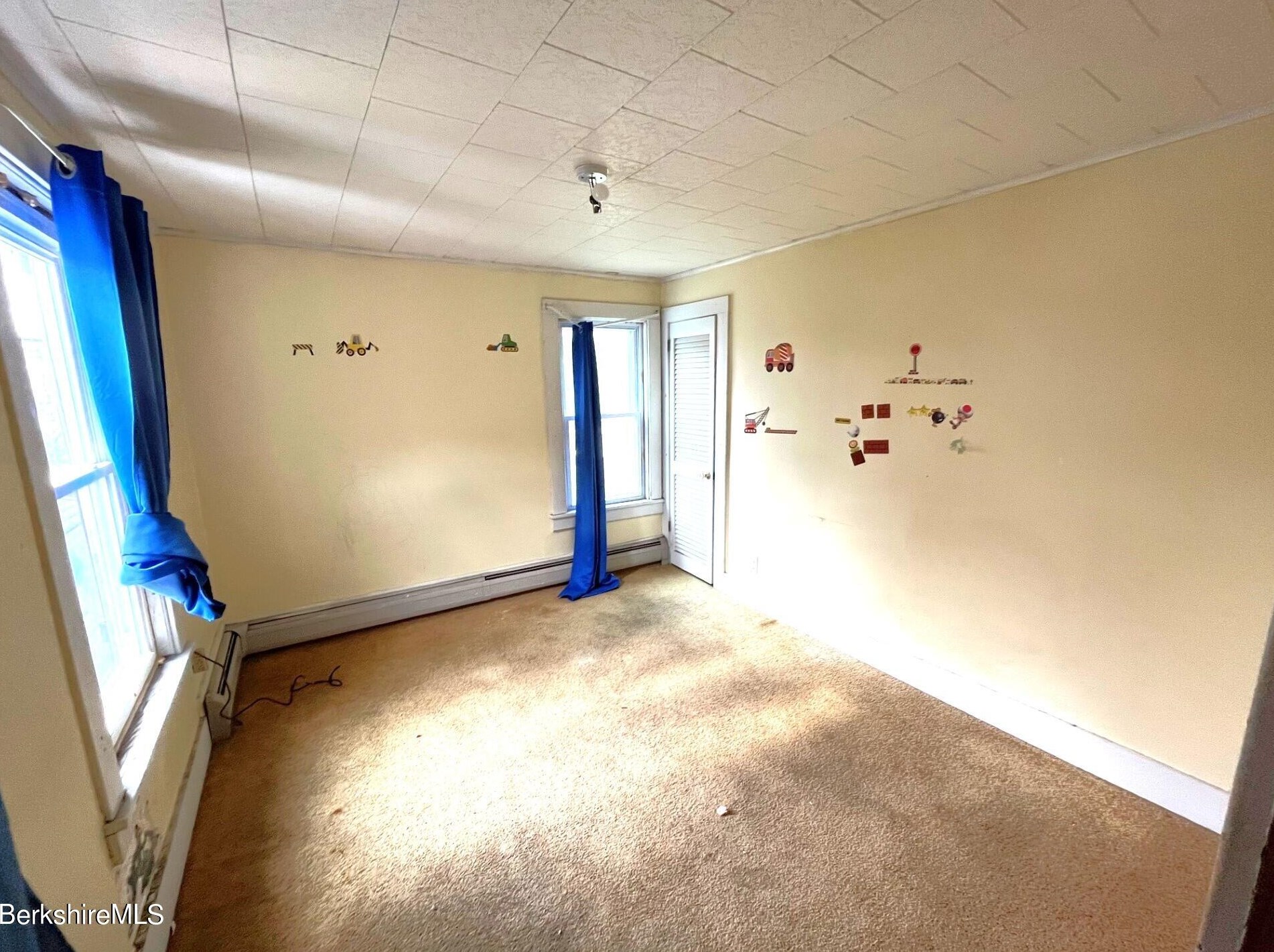 11 Goodrich St, Clarksburg MA 01247-3327 exterior