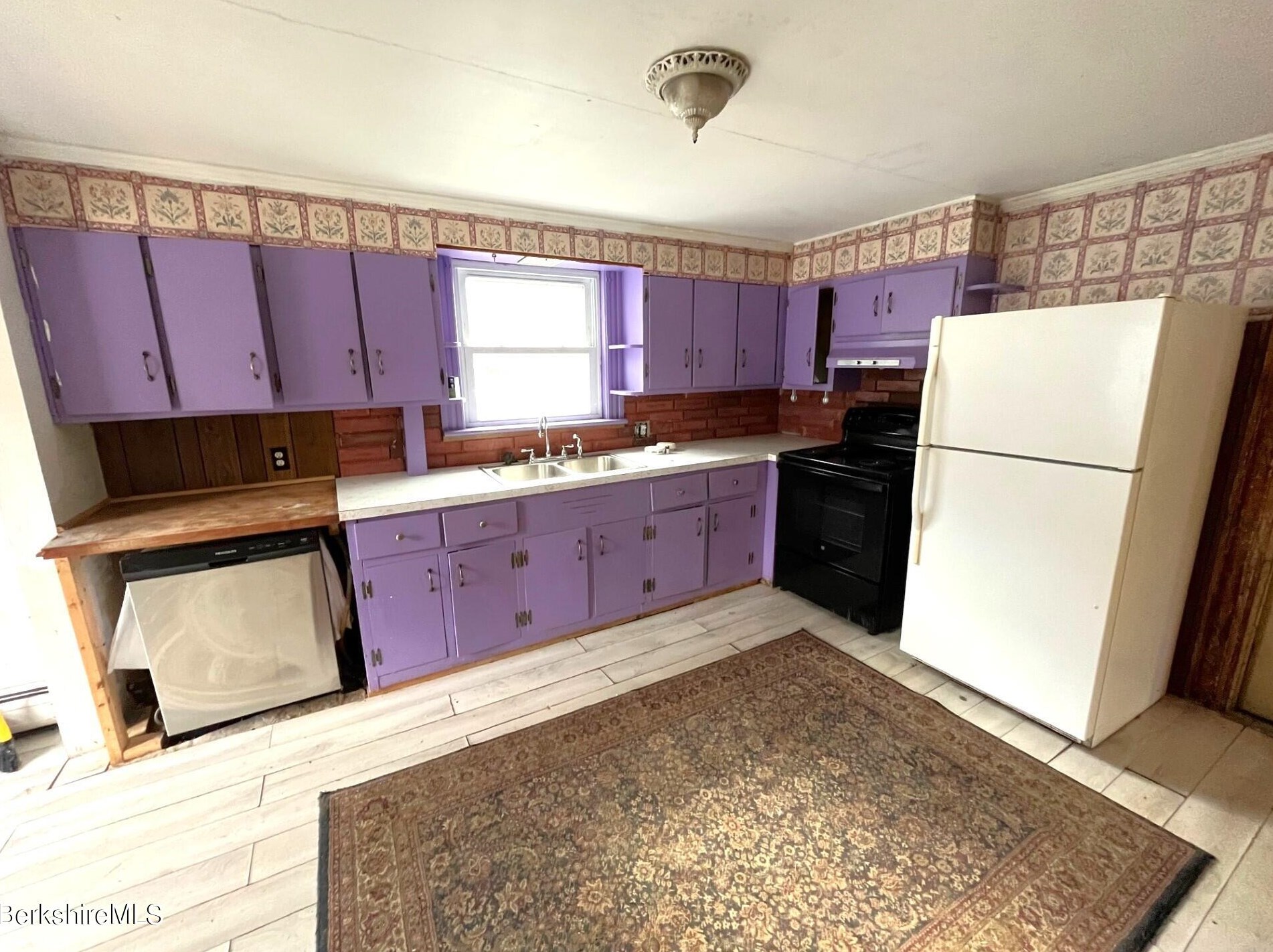 11 Goodrich St, Clarksburg MA 01247-3327 exterior