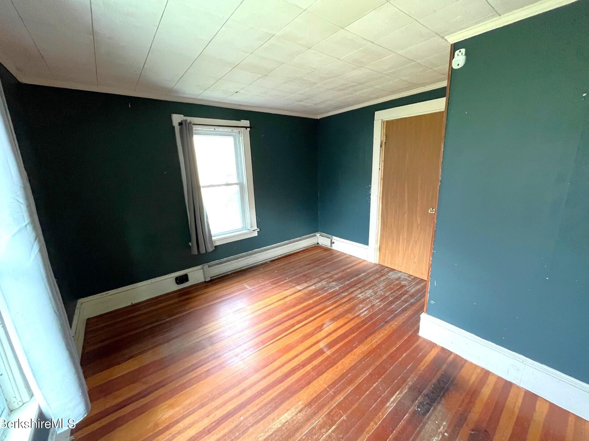 11 Goodrich St, Clarksburg MA 01247-3327 exterior