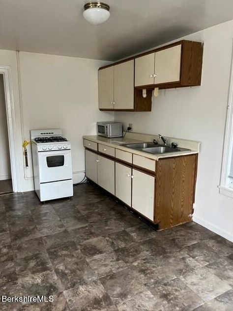 198 Un St, Pittsfield MA  01201-4530 exterior