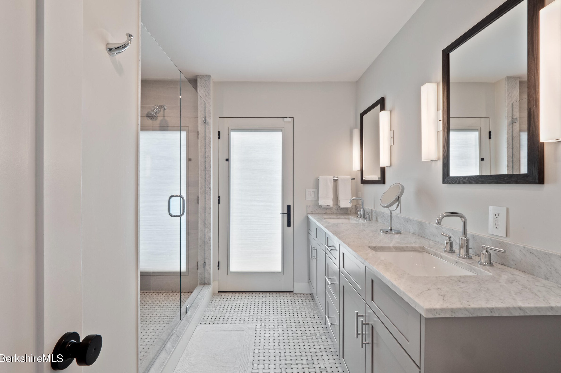 20 Cobb Rd, Alford MA 01230-1114 exterior