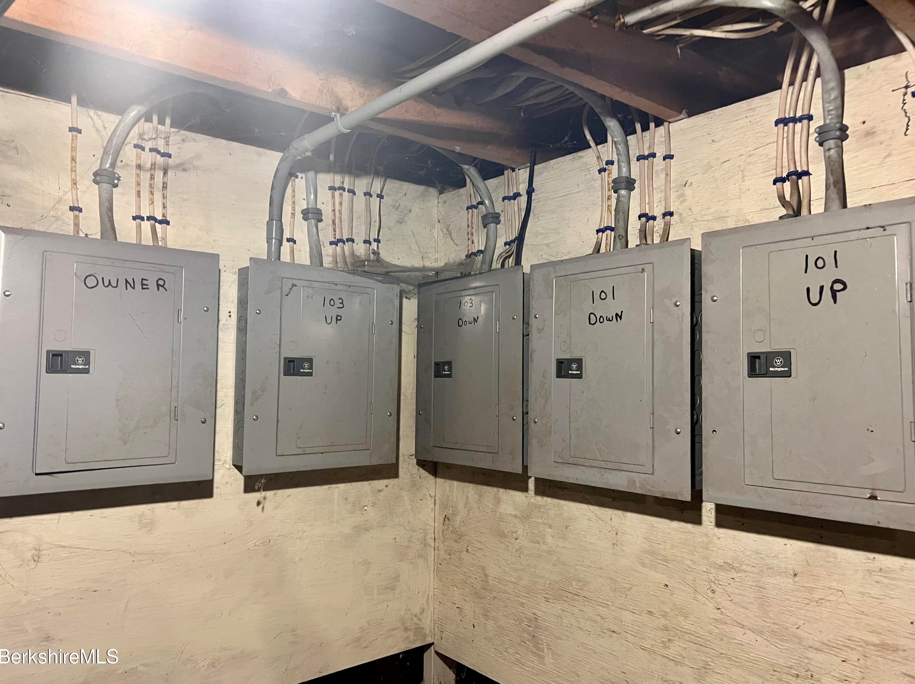 103 Lincoln St, Pittsfield MA  01201-4855 exterior