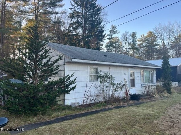 704 S Main St, Sheffield, MA 01257