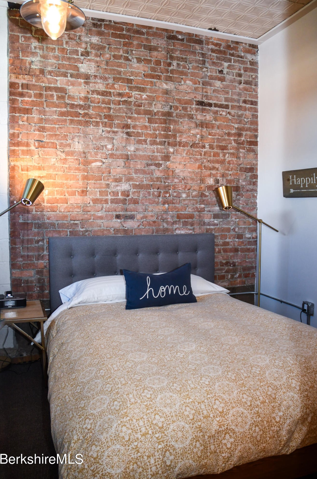 17-23 Linden St, Pittsfield MA exterior