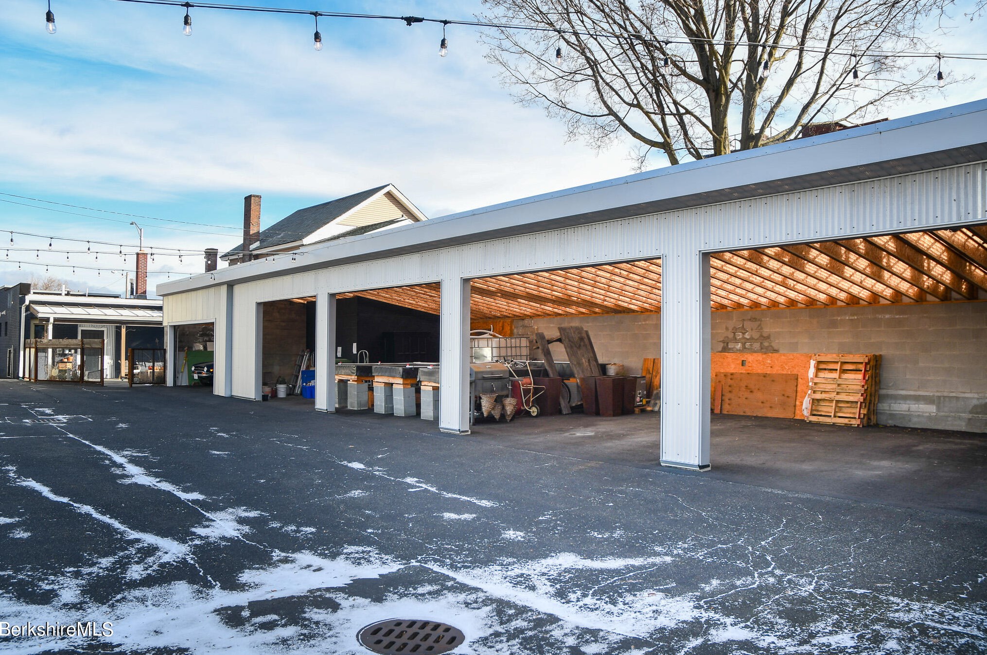 17-23 Linden St, Pittsfield, MA 01201 exterior