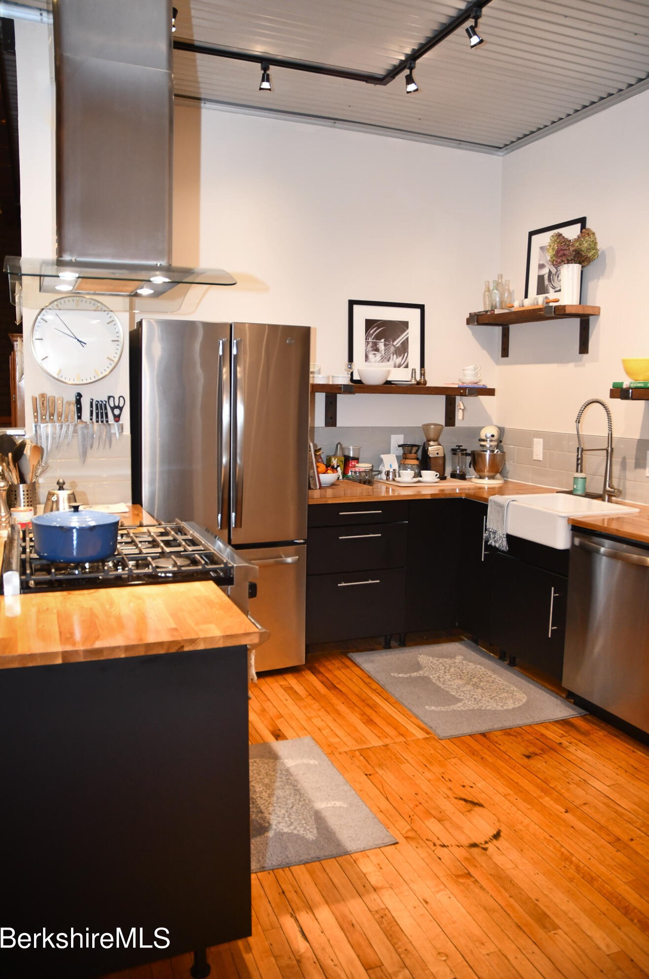 17-23 Linden St, Pittsfield MA exterior