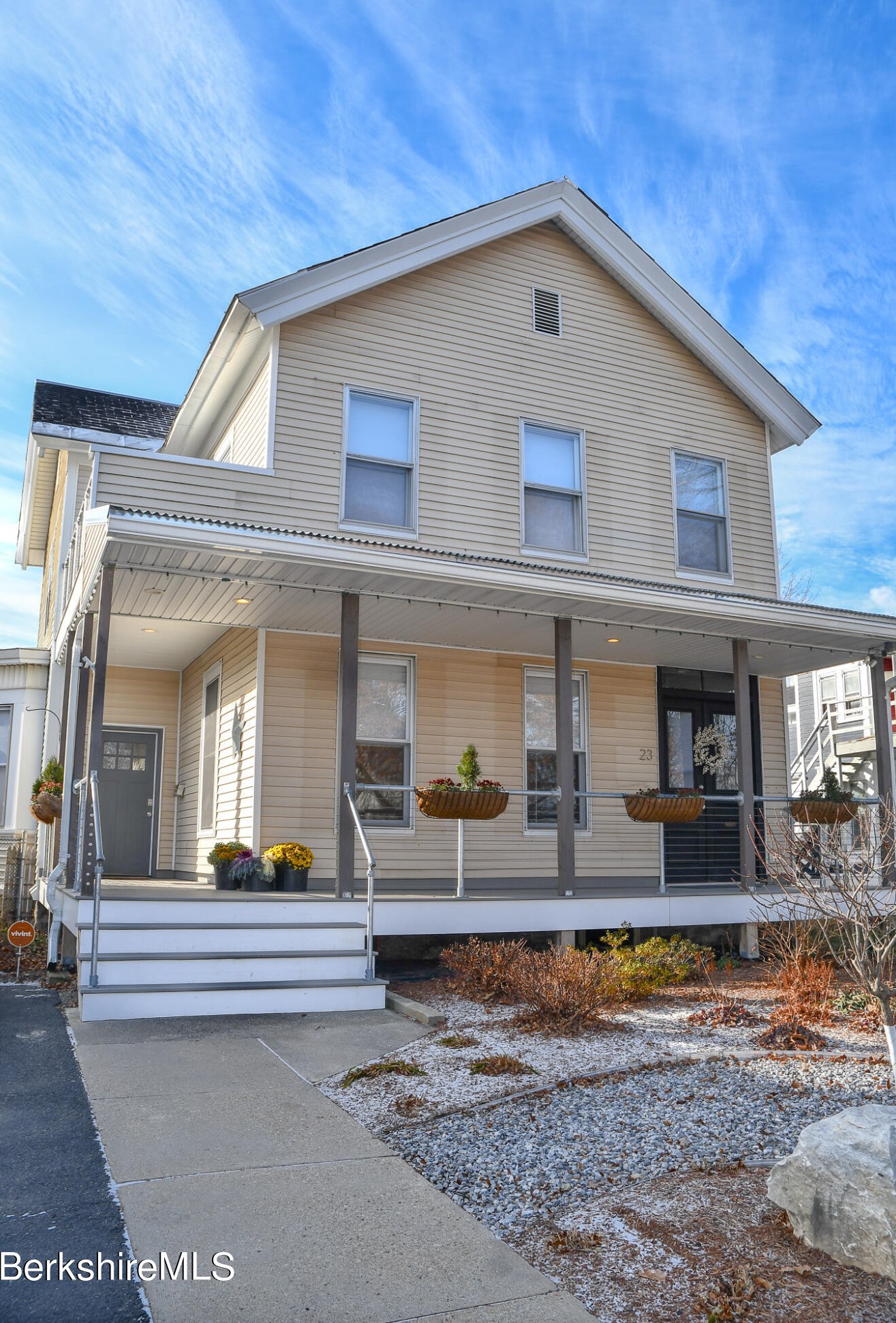 17-23 Linden St, Pittsfield MA exterior