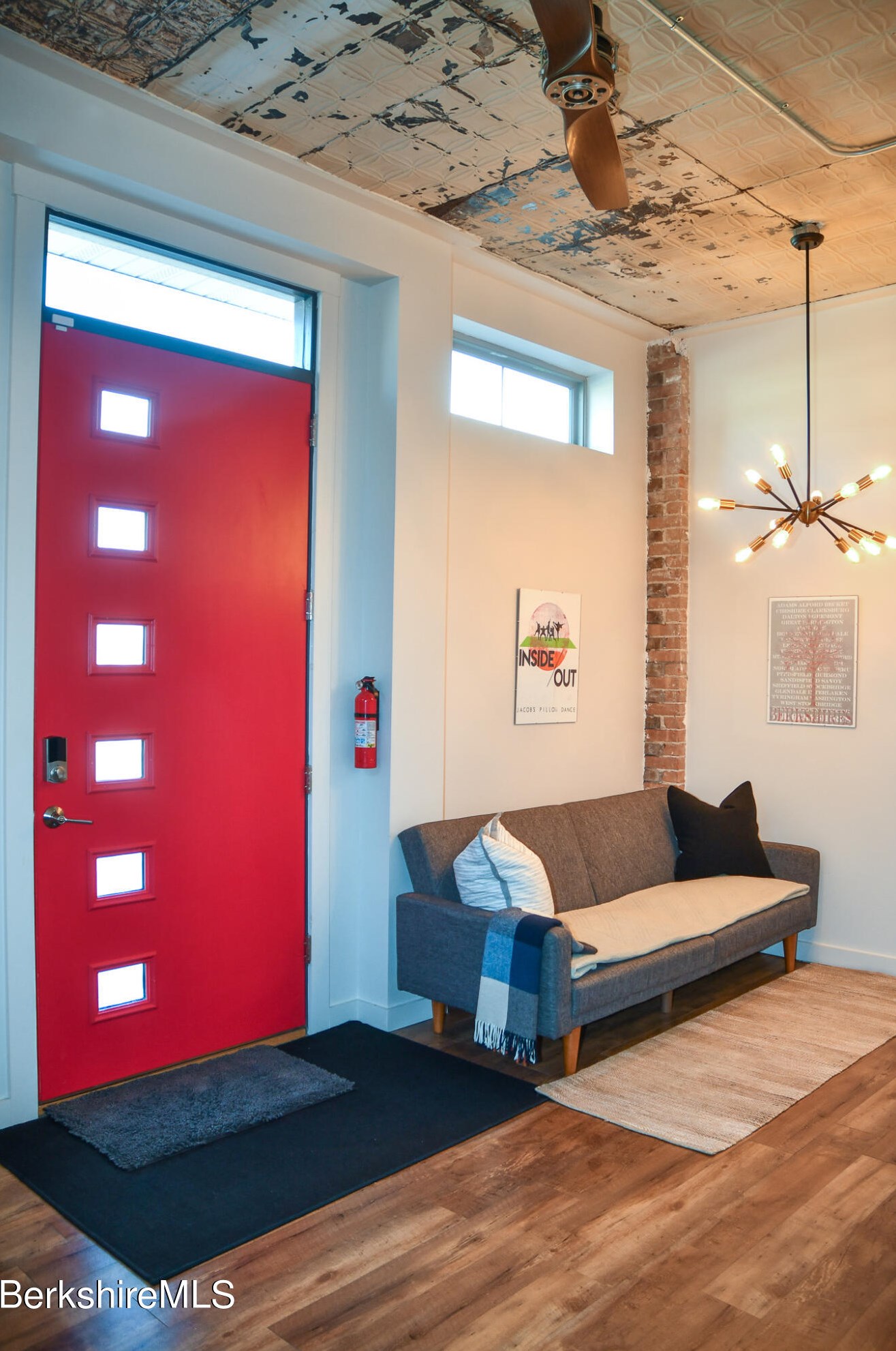 17-23 Linden St, Pittsfield MA exterior