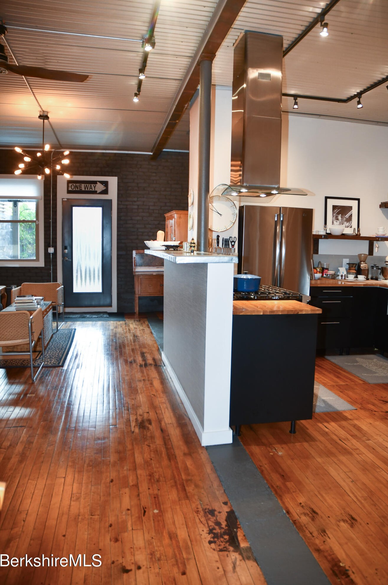 17-23 Linden St, Pittsfield MA exterior