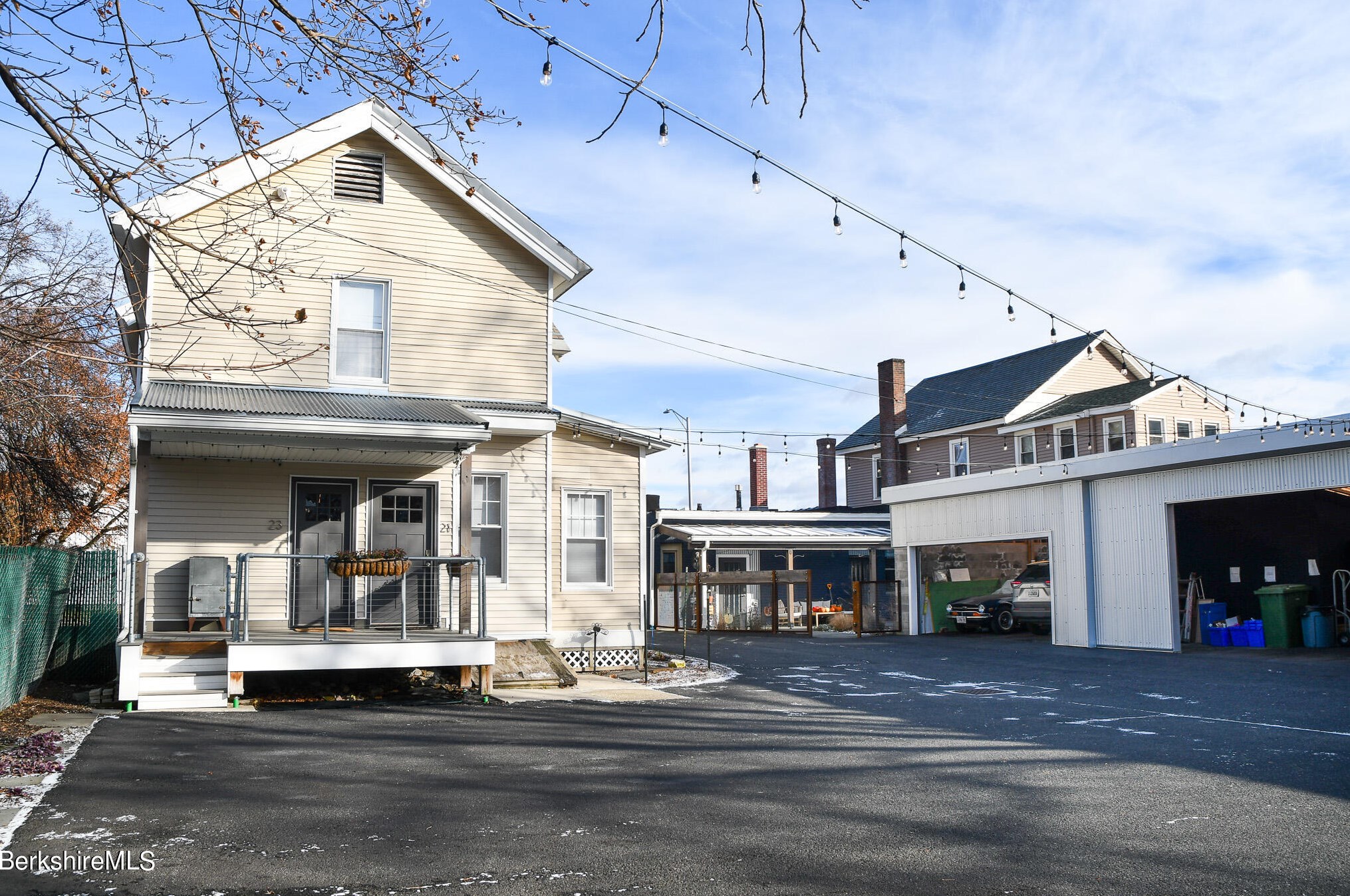 17-23 Linden St, Pittsfield MA exterior