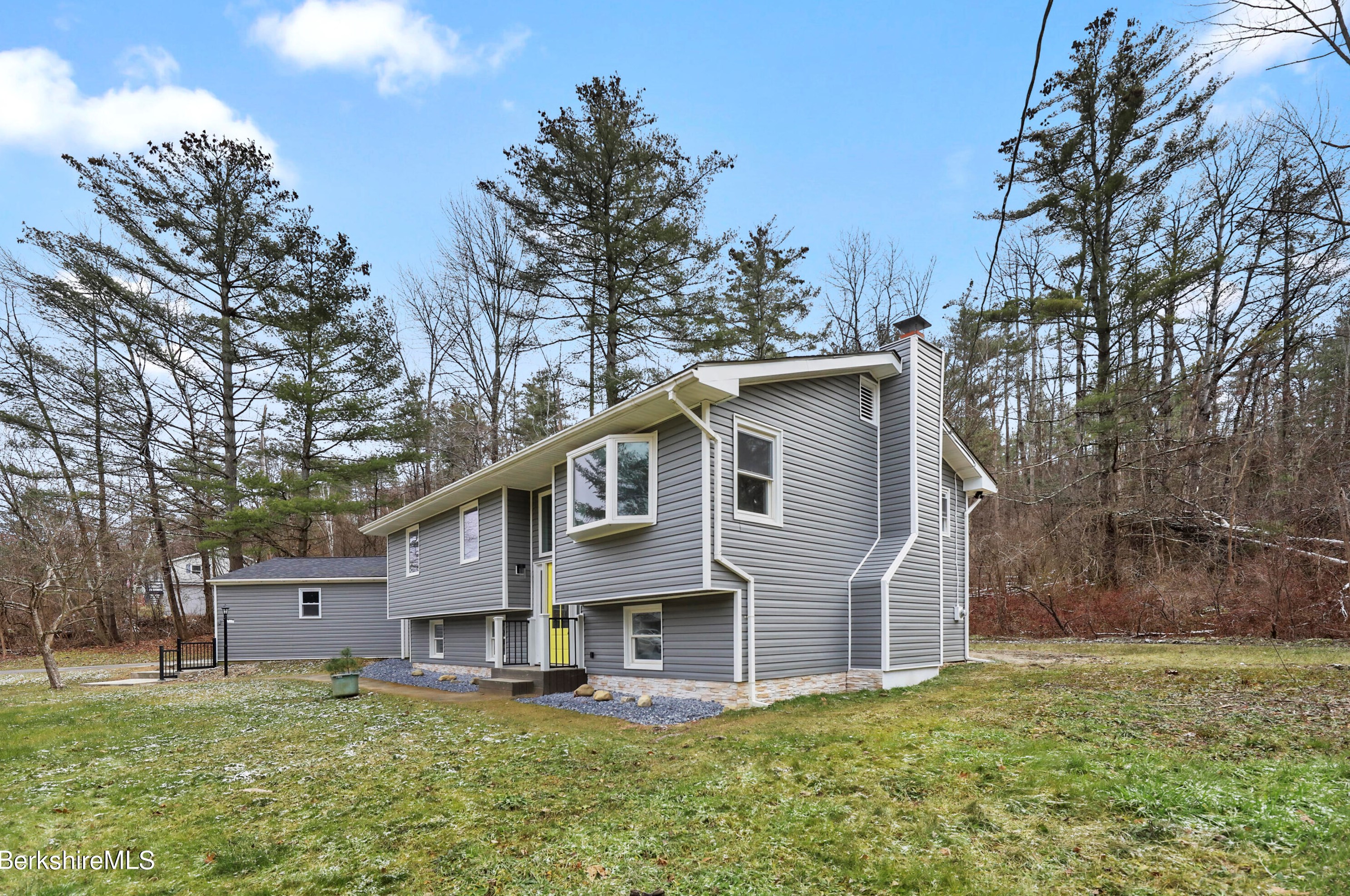 131 Woodlawn Ave, North-Adams, MA 01247 exterior