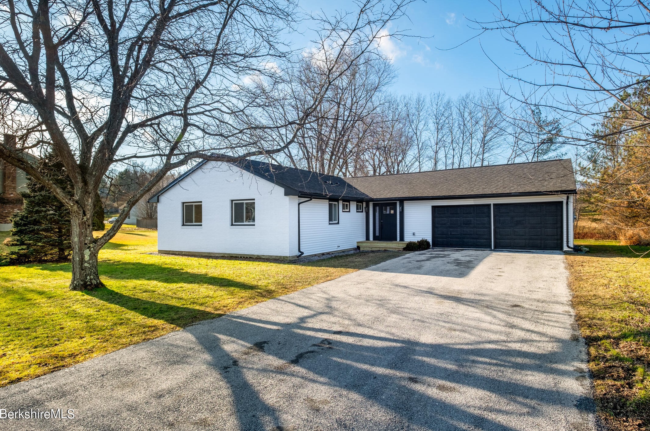 73 Candlewood Dr, Williamstown, MA 01267