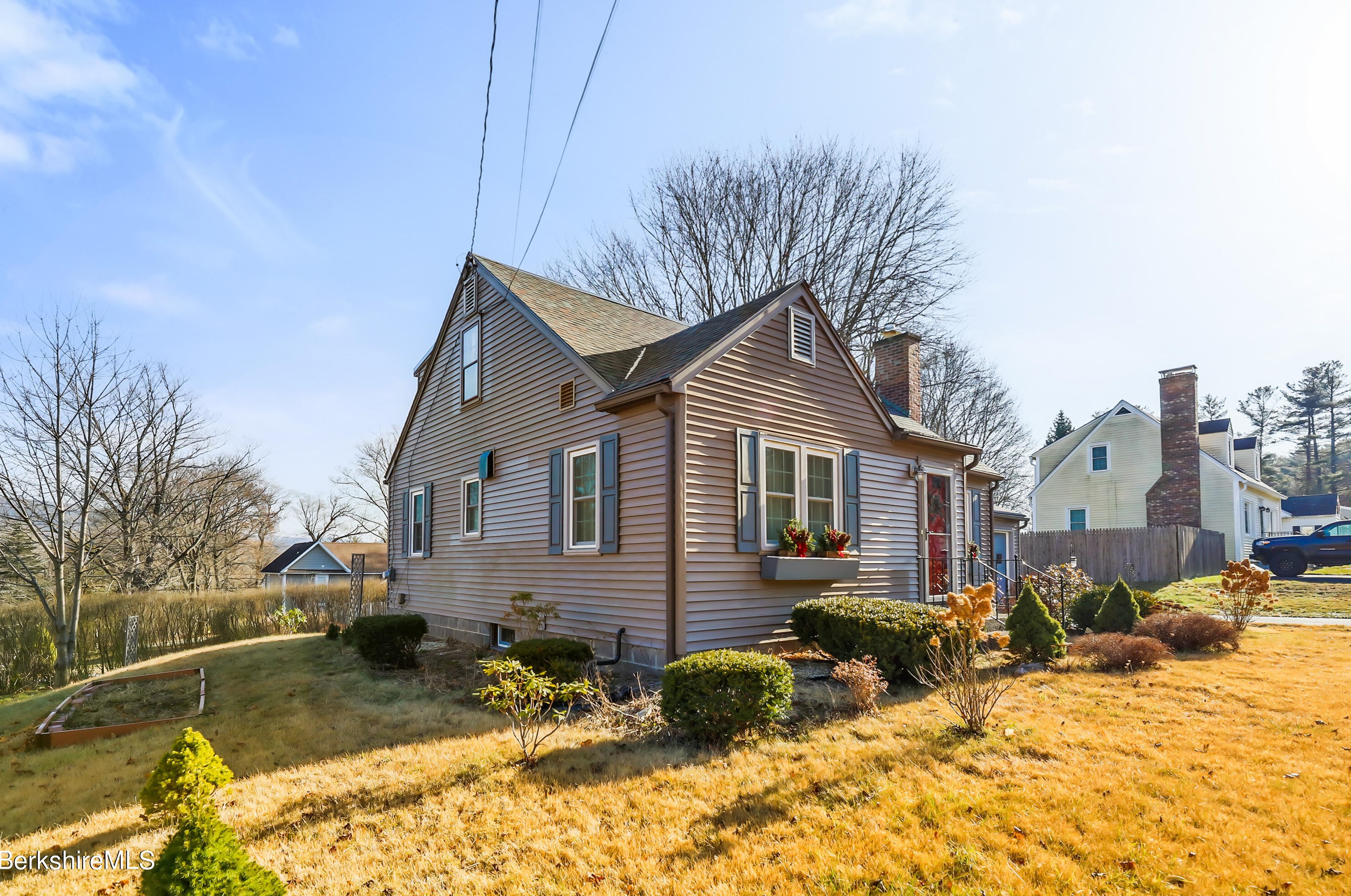 35 Richmond Ave, Lee, MA 01238
