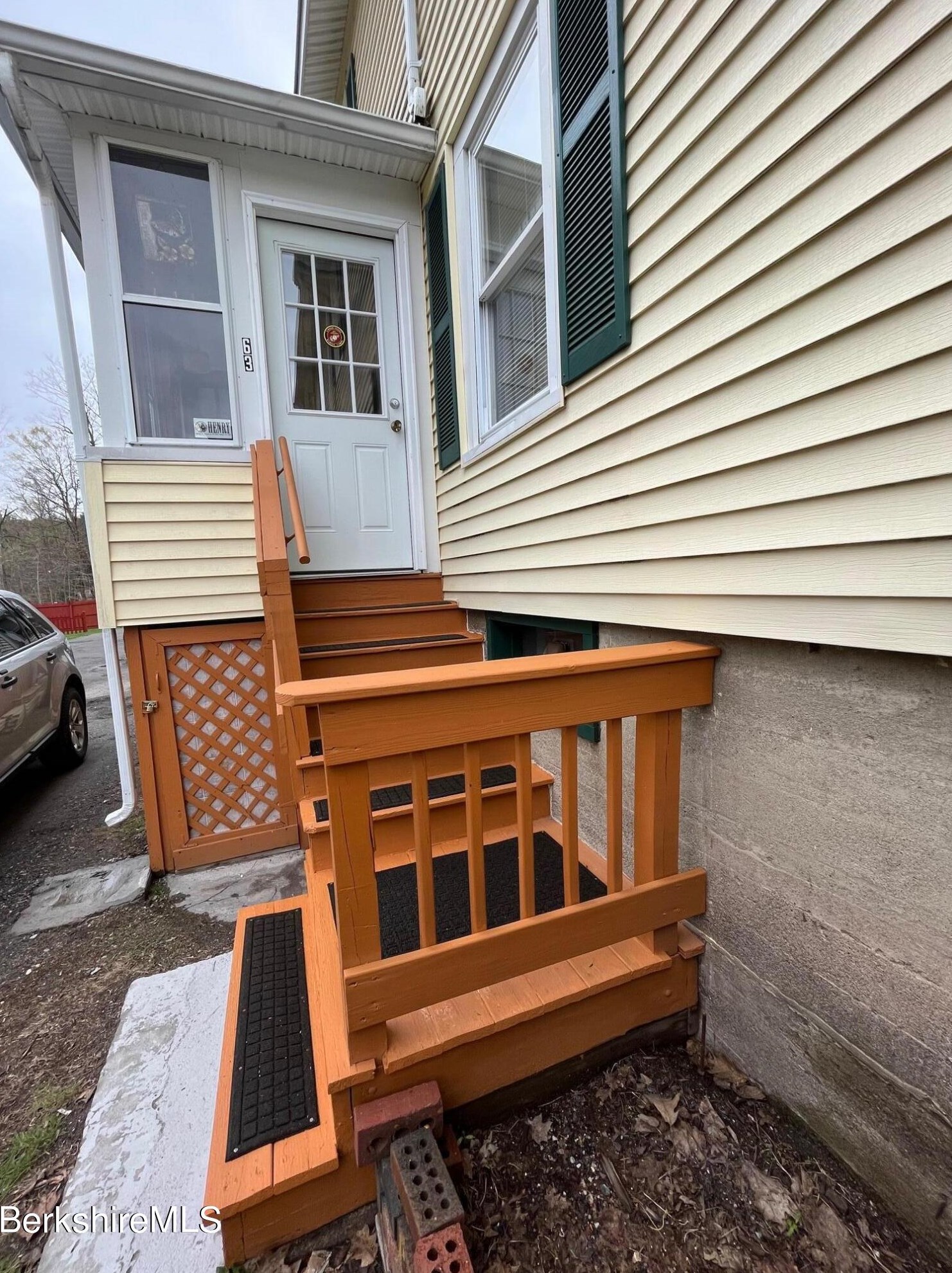 63 Carson Ave #5, Clarksburg, MA 01247