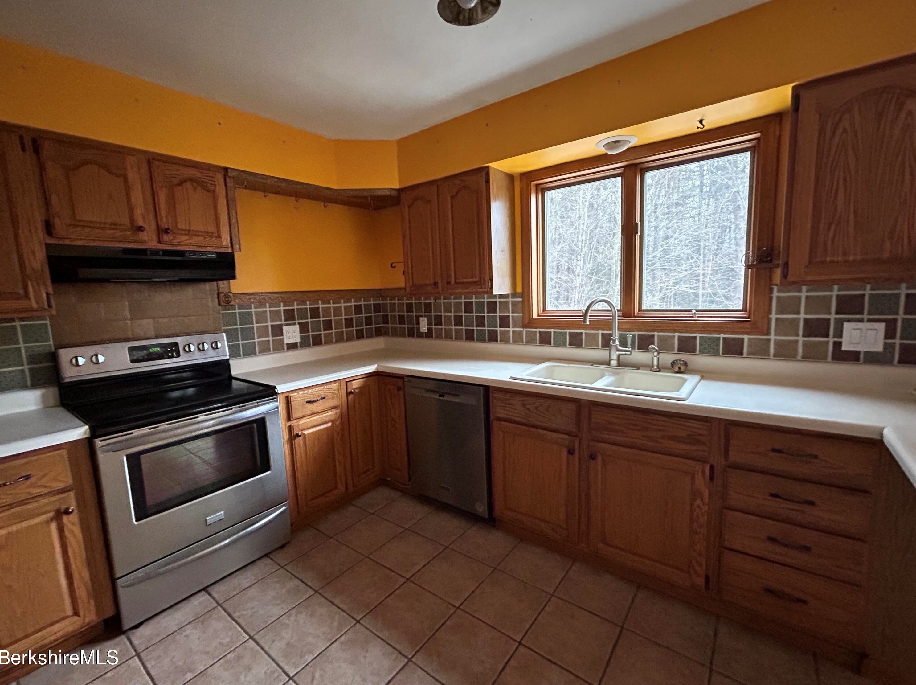 290 Horrigan Rd, Clarksburg, MA 01247