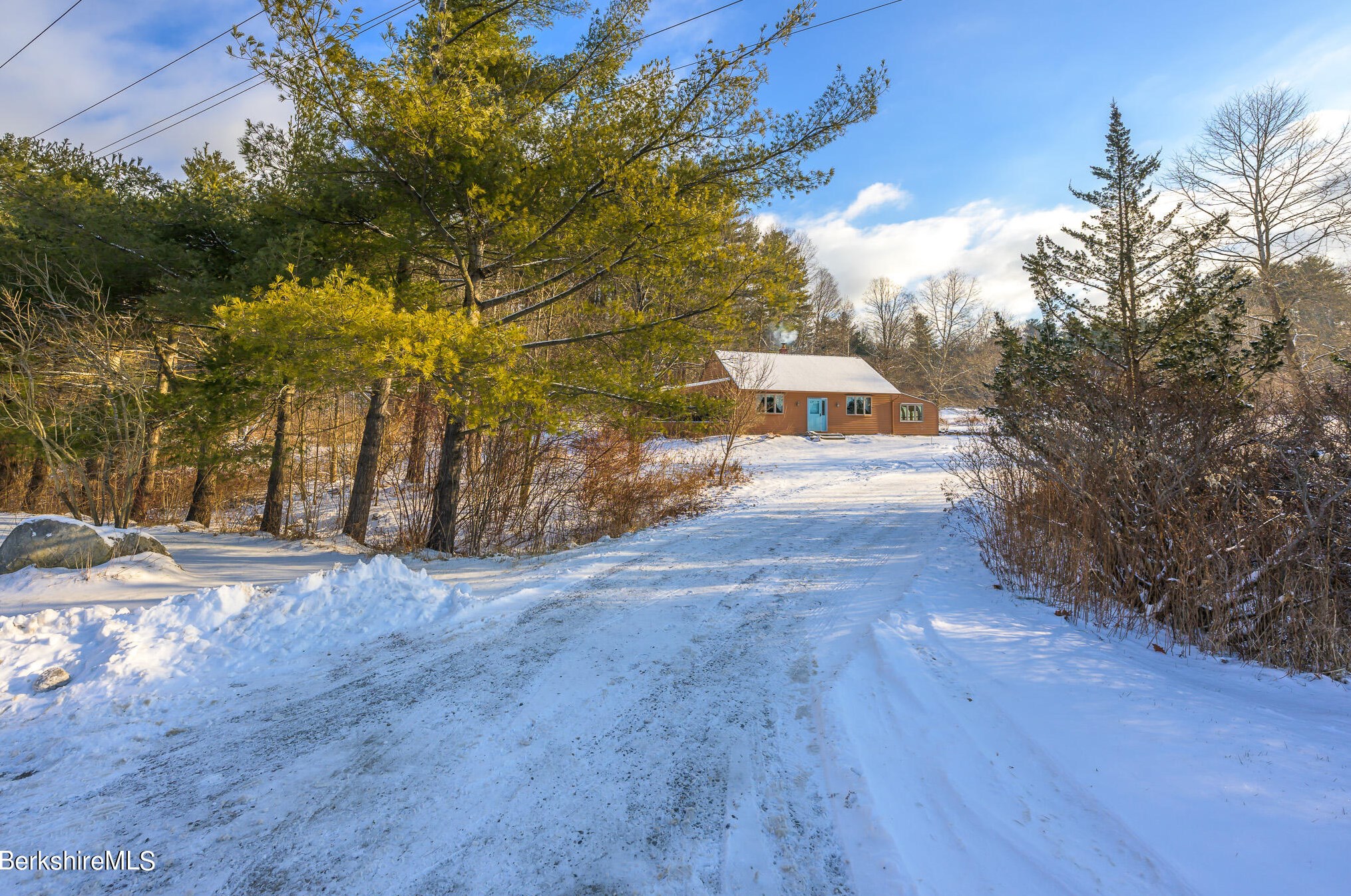 14 Interlaken Rd, Stockbridge, MA 01262