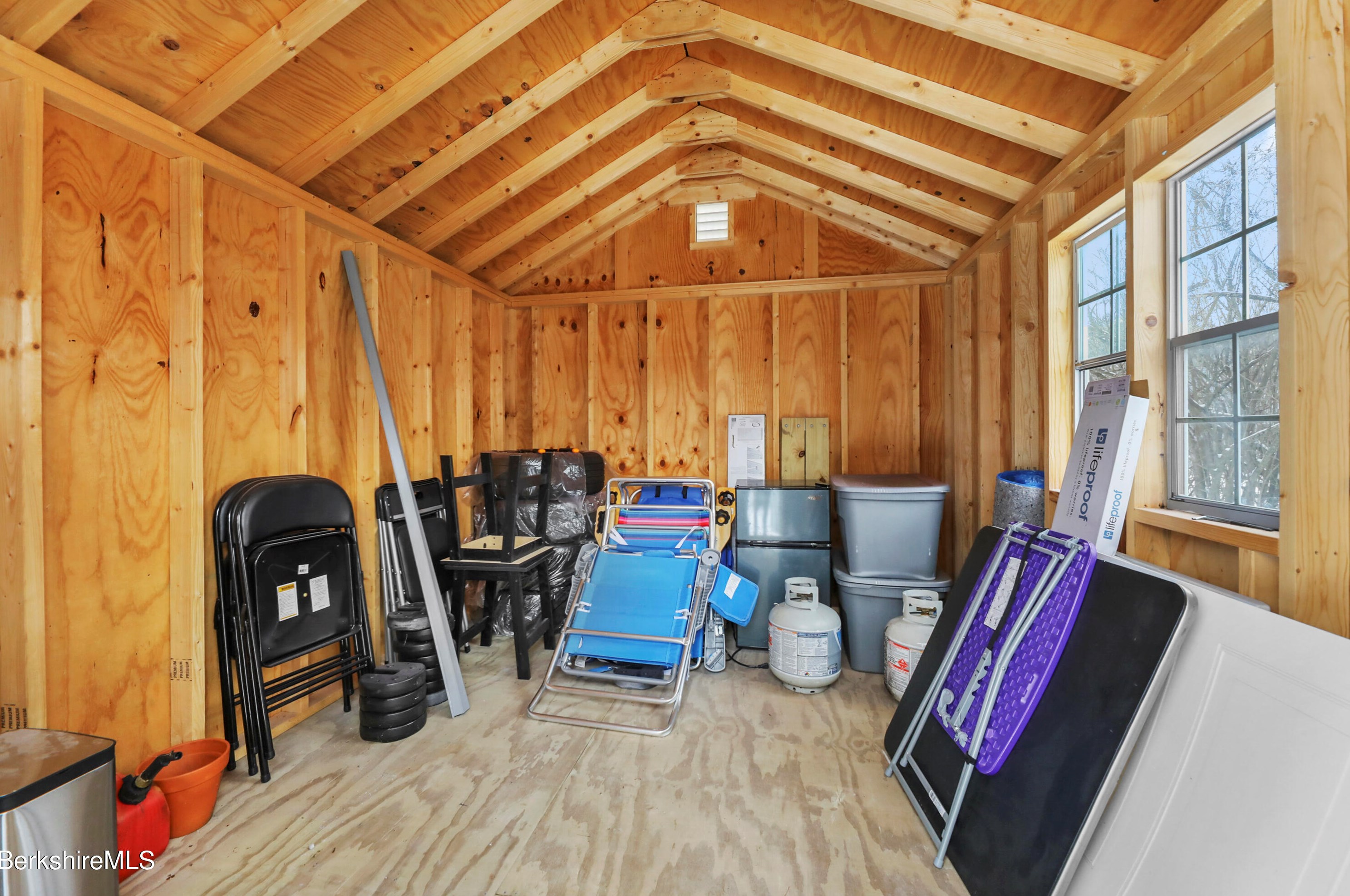 35 Whitman St, Clarksburg MA 01247-3818 exterior