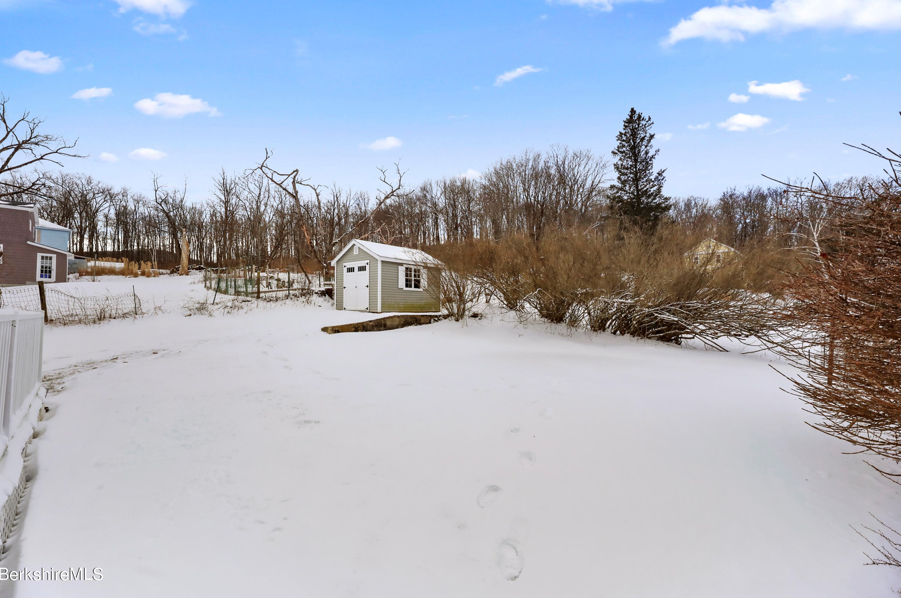 35 Whitman St, Clarksburg MA 01247-3818 exterior