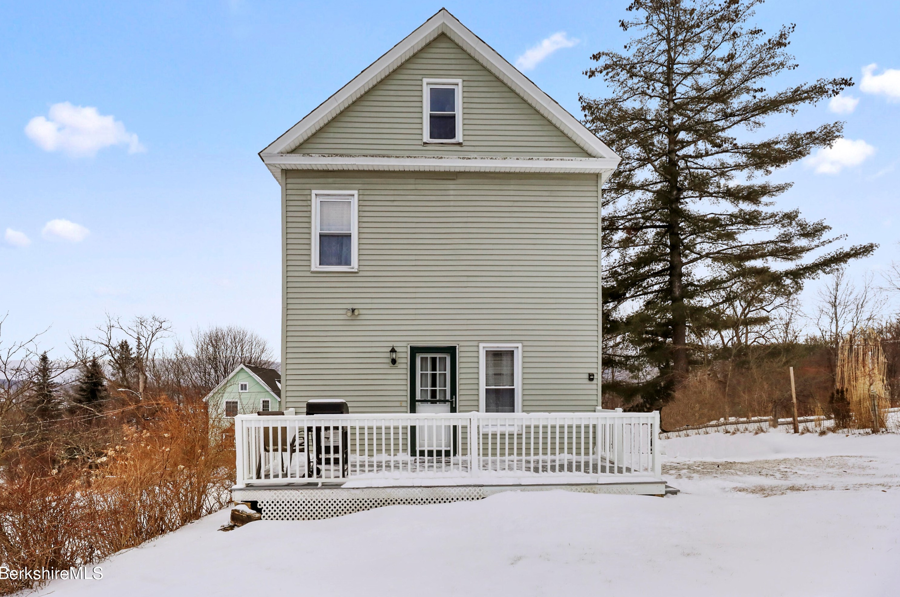 35 Whitman St, Clarksburg MA 01247-3818 exterior