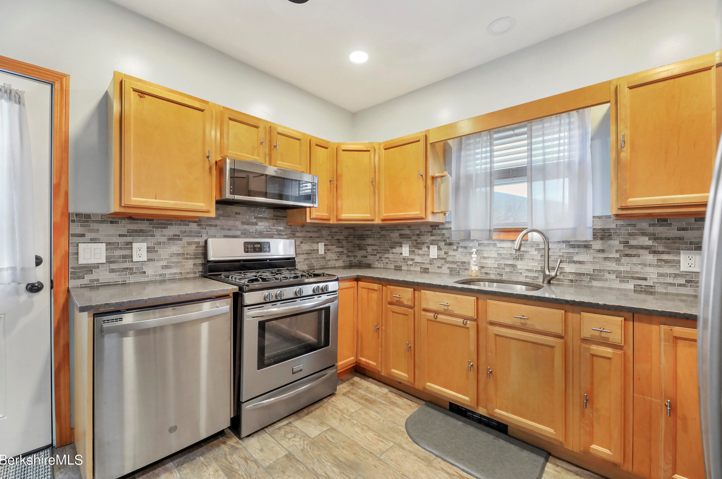 35 Whitman St, Clarksburg MA 01247-3818 exterior